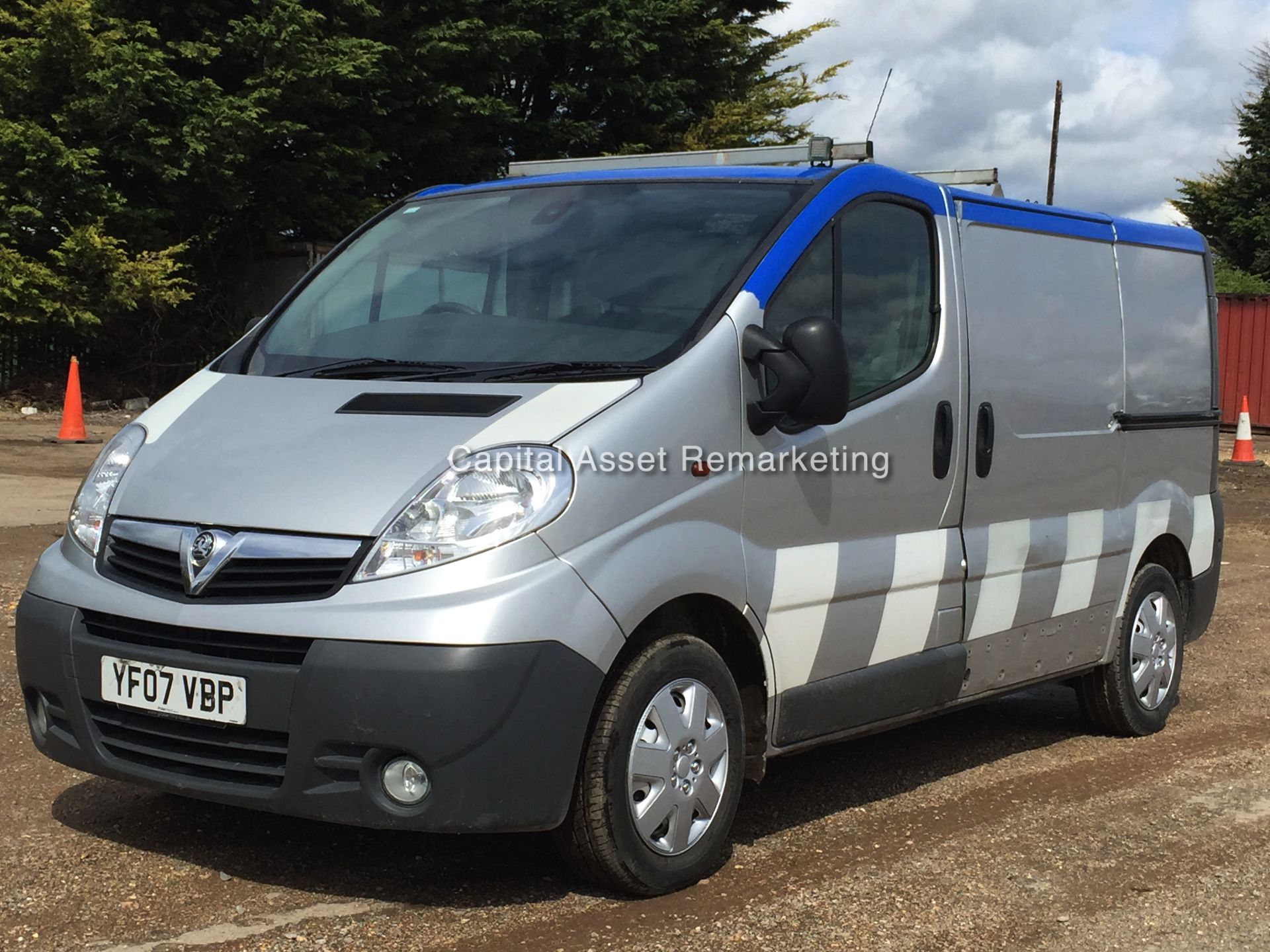 VAUXHALL VIVARO 2900 SWB (2.0 CDTI - 6 SPEED) 2007 - 07 REG  **1 OWNER - FULL SERVICE HISTORY** - Image 3 of 16