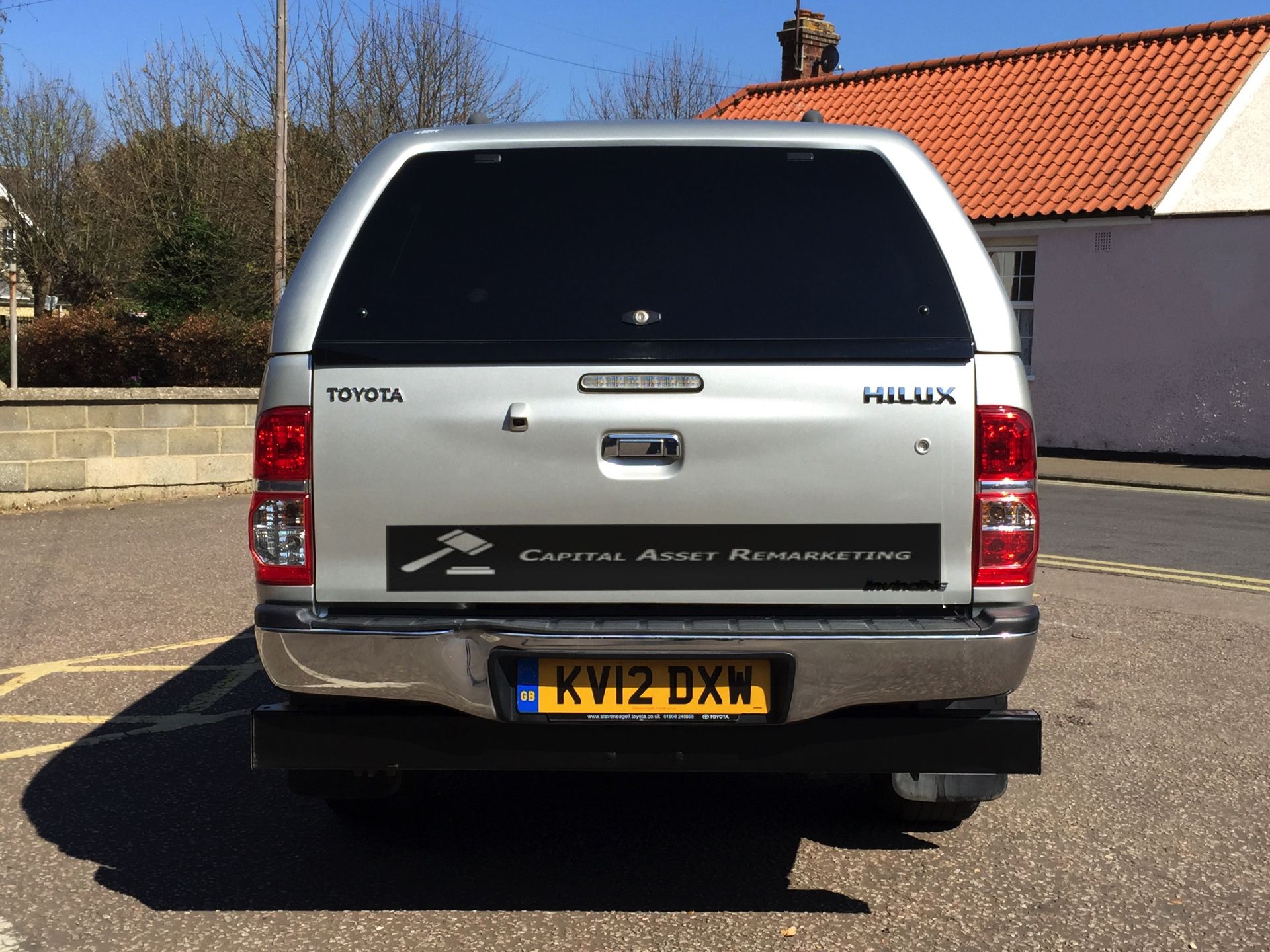 TOYOTA HILUX 'INVINCIBLE' 3.0 D-4D DOUBLE CAB PICK-UP (2012 - 12 REG)  **FULL SERVICE HISTORY** - Image 5 of 18