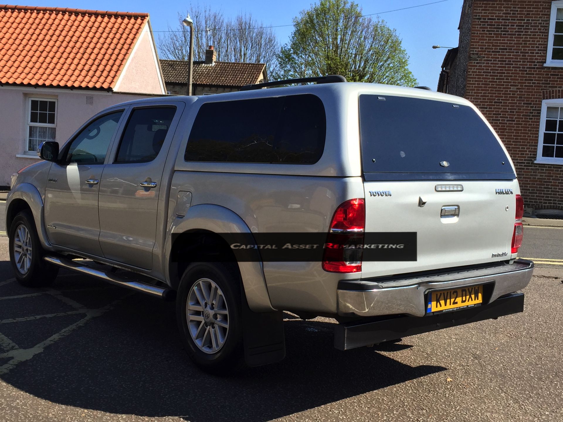 TOYOTA HILUX 'INVINCIBLE' 3.0 D-4D DOUBLE CAB PICK-UP (2012 - 12 REG)  **FULL SERVICE HISTORY** - Image 4 of 18