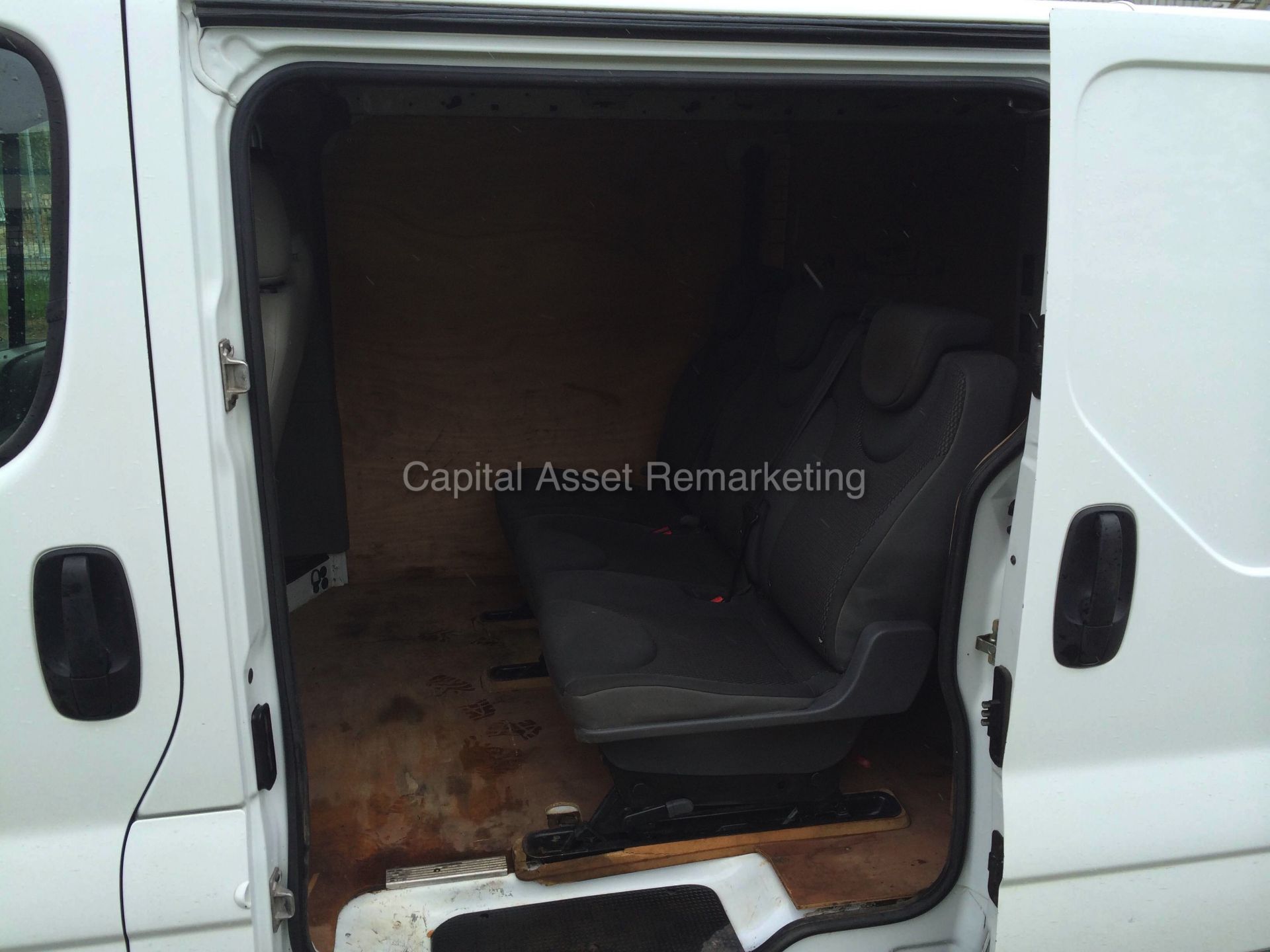 VAUXHALL VIVARO 2.0 CDTI SWB (2010 - 10 REG)  3+3 SEATS  **LOOK** - Image 10 of 13