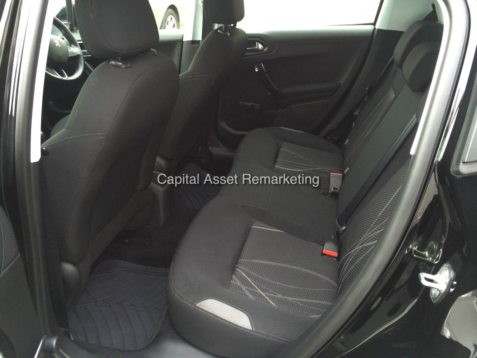 PEUGEOT 208 1.4 HDI 'ACTIVE' 5 DOOR (2014 - 14 REG)  **OWNED BY PEUGEOT FROM NEW** - Image 10 of 15