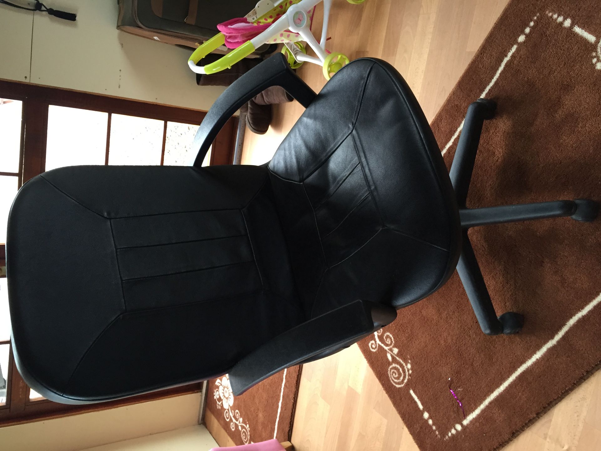 1x OFFICE CHAIR