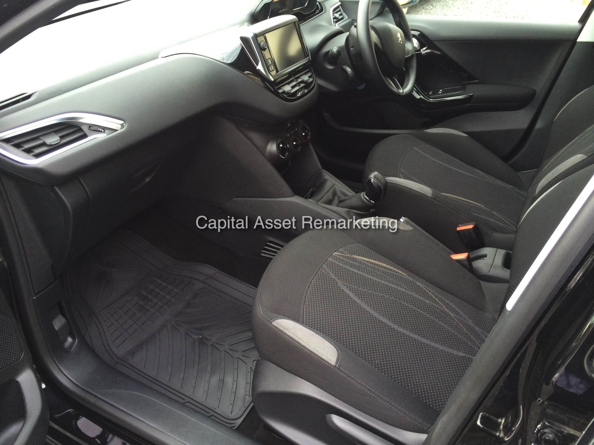 PEUGEOT 208 1.4 HDI 'ACTIVE' 5 DOOR (2014 - 14 REG)  **OWNED BY PEUGEOT FROM NEW** - Image 9 of 15