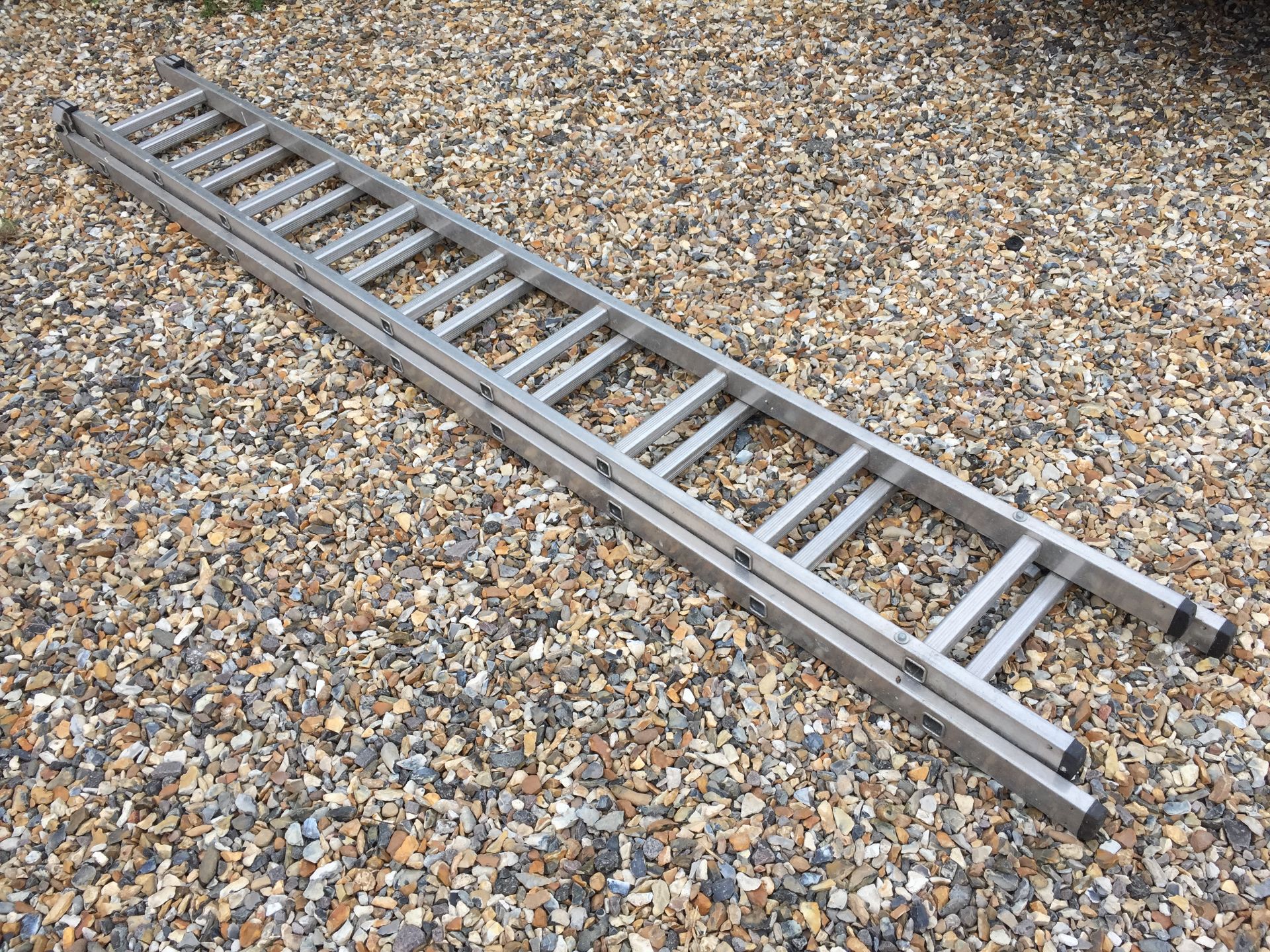 1x ALUMINIUM LADDERS