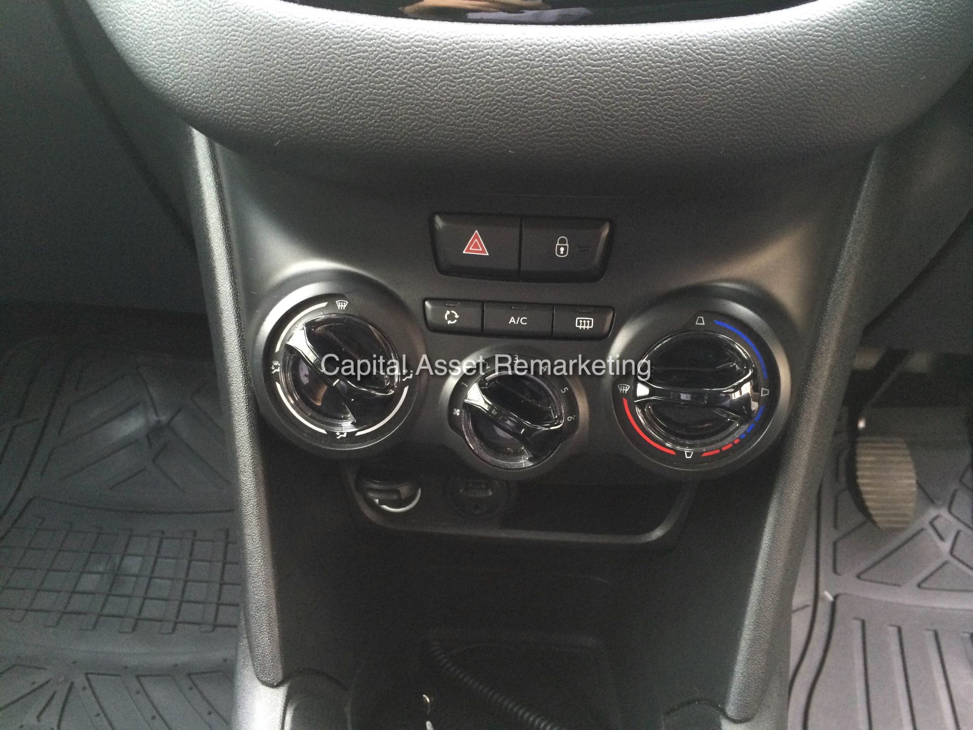 PEUGEOT 208 1.4 HDI 'ACTIVE' 5 DOOR (2014 - 14 REG)  **OWNED BY PEUGEOT FROM NEW** - Image 14 of 15