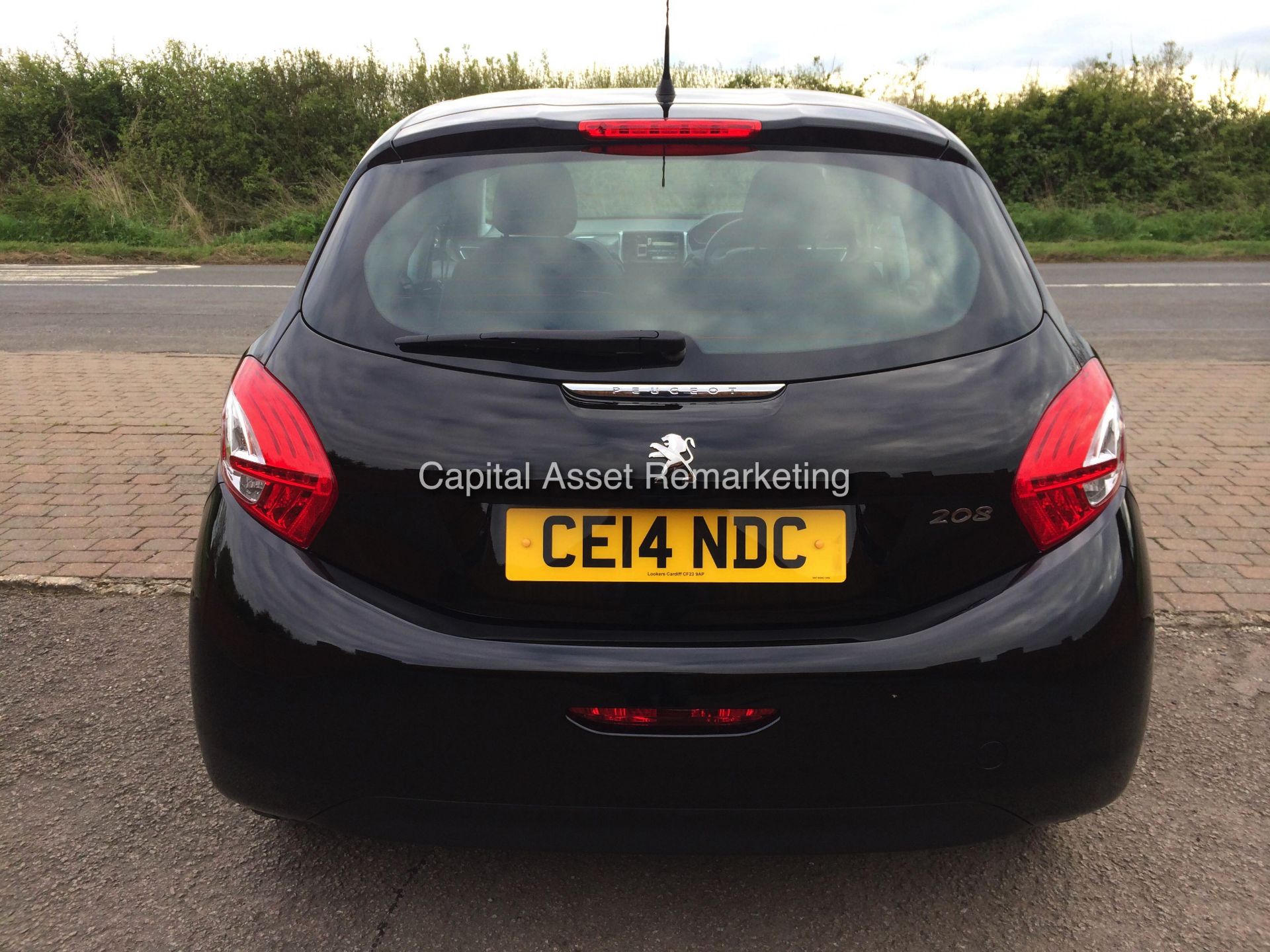 PEUGEOT 208 1.4 HDI 'ACTIVE' 5 DOOR (2014 - 14 REG)  **OWNED BY PEUGEOT FROM NEW** - Image 4 of 15