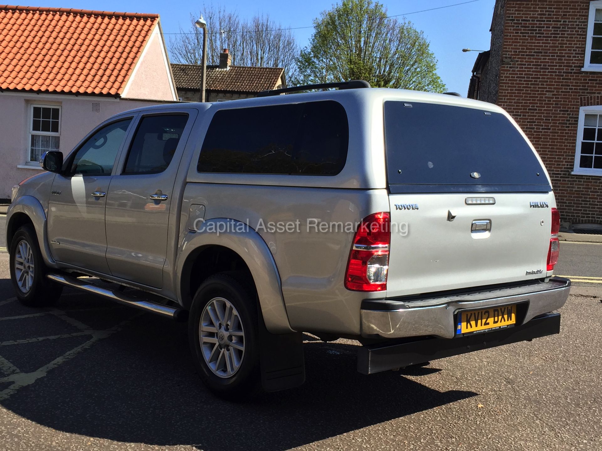 TOYOTA HILUX 'INVINCIBLE' 3.0 D-4D (2012 - 12 REG) **1 COMPANY OWNER - FULL HISTORY - NO VAT** - Image 3 of 19