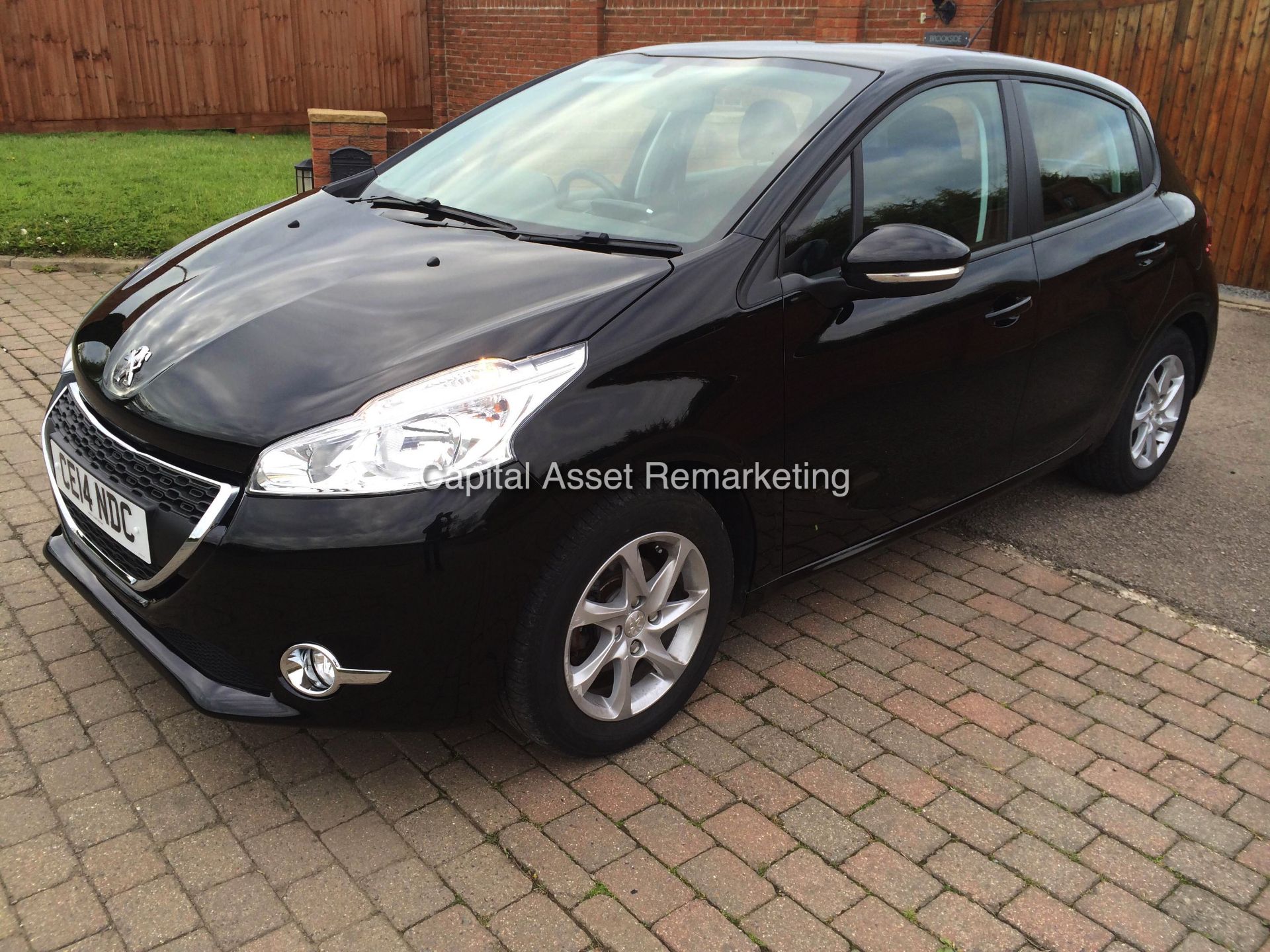 PEUGEOT 208 1.4 HDI 'ACTIVE' 5 DOOR (2014 - 14 REG)  **OWNED BY PEUGEOT FROM NEW** - Image 3 of 15