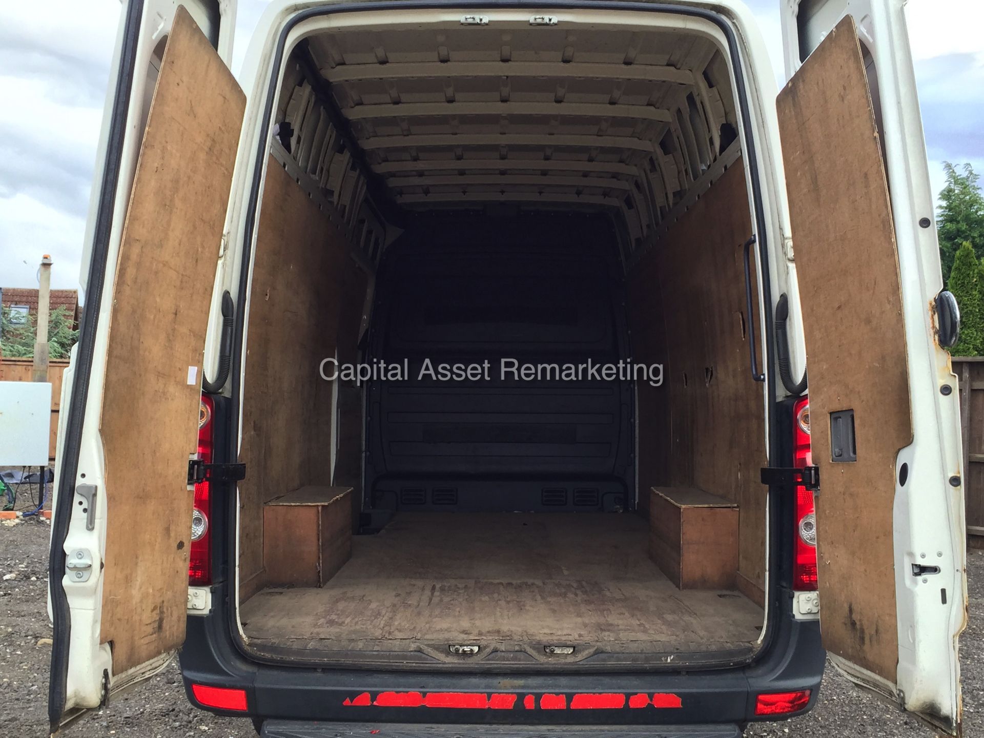 VW CRAFTER CR35 2.5 TDI 109 (2010 - 59 REG) LWB HI-ROOF (2.5 TDI - 109 BHP - 6 SPEED)  **NO VAT** - Image 10 of 17