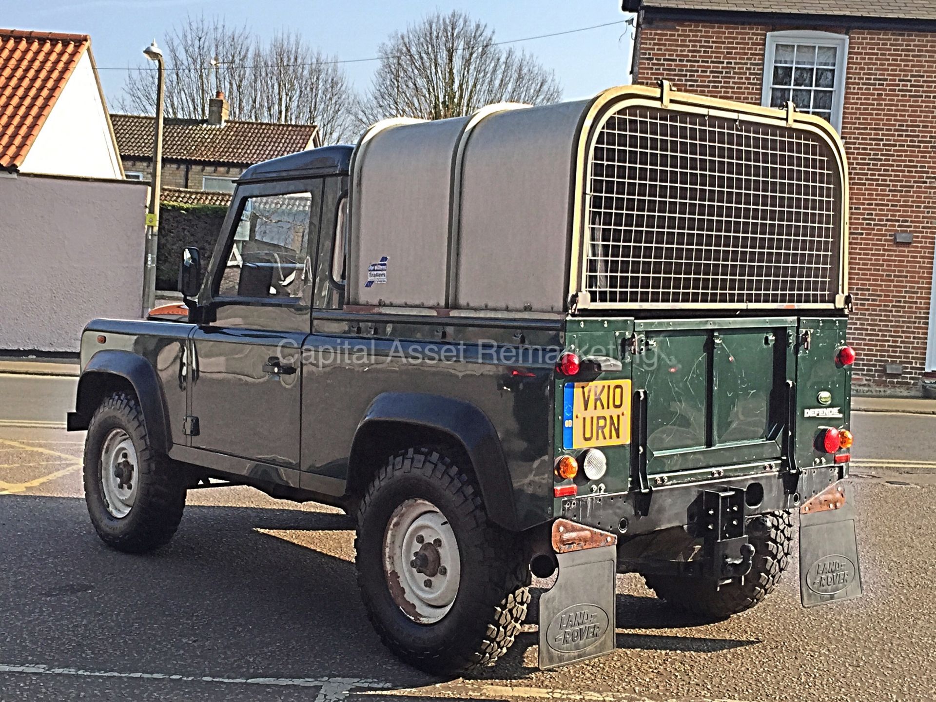 LANDROVER DEFENDER 90 PICK-UP (2010 - 10 REG) 2.4 TDCI - 6 SPEED  **27,545 MILES ONLY - 1 OWNER** - Image 3 of 11