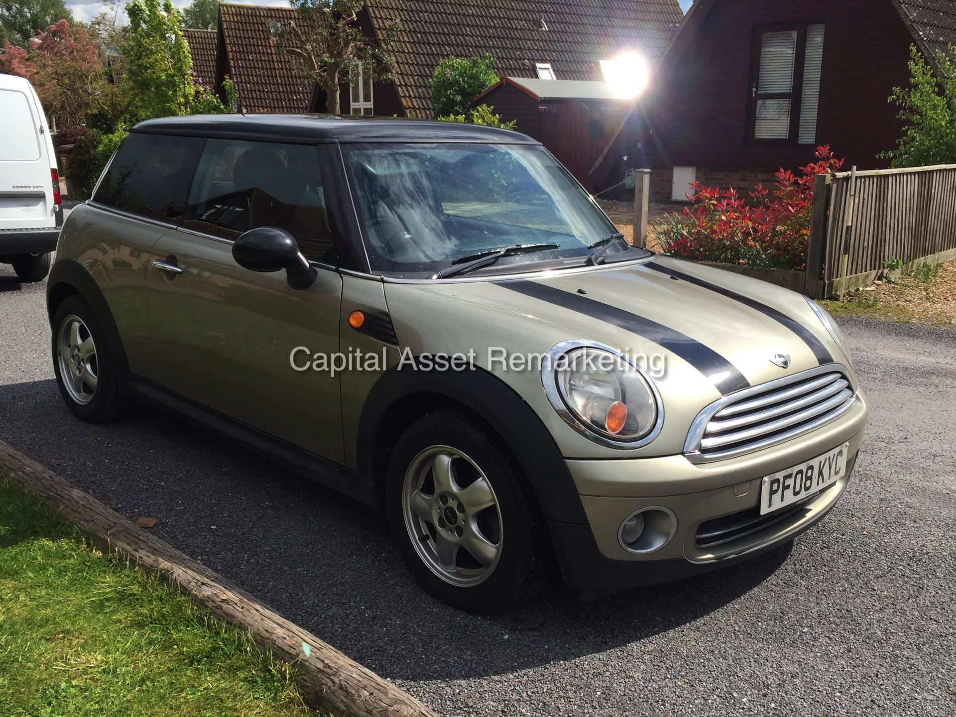 MINI COOPER 1.6 '3 DOOR HATCHBACK' (2008 - 08 REG) **6 SPEED - AIR CON - NO VAT TO PAY** - Image 2 of 17