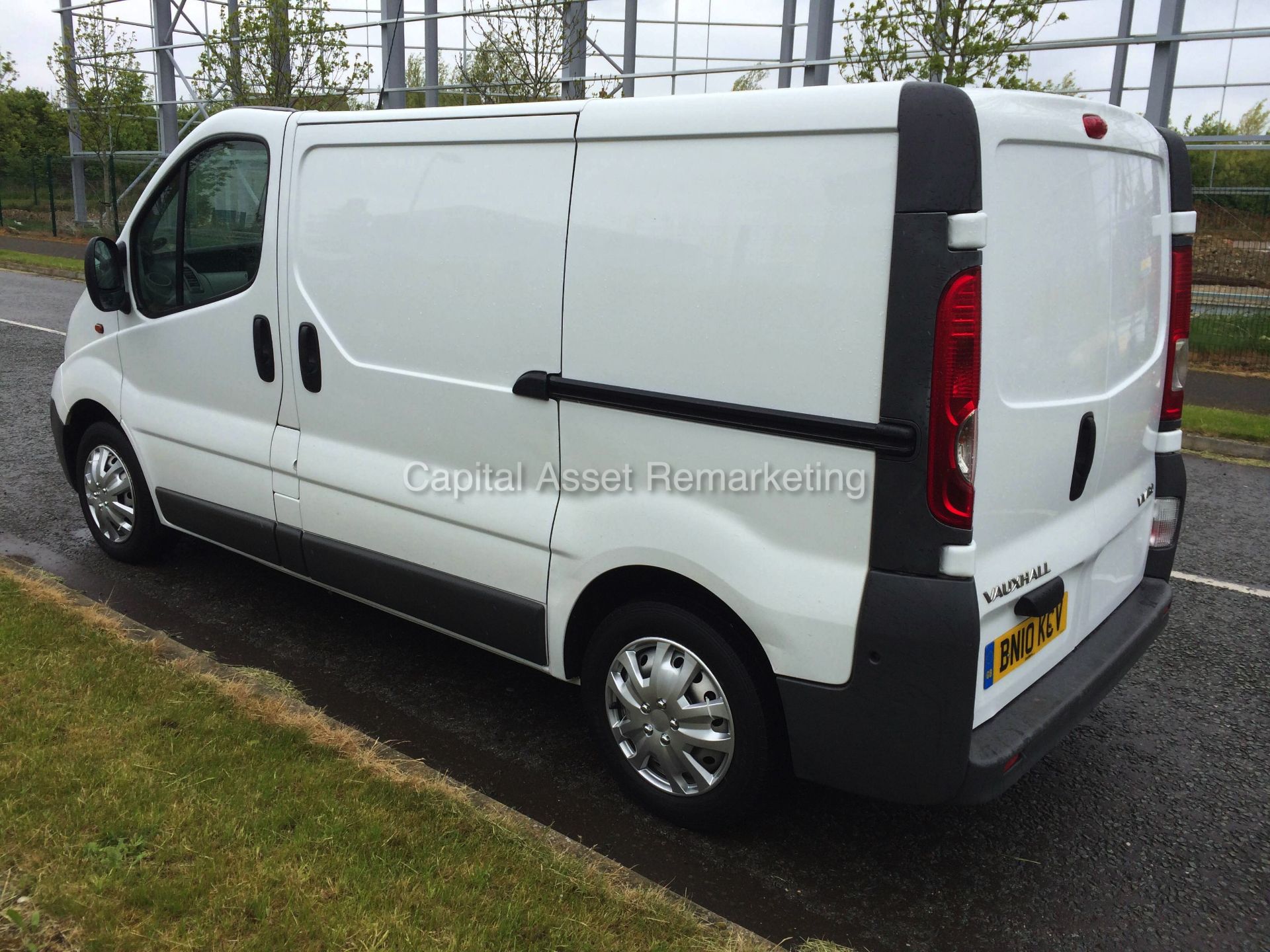 VAUXHALL VIVARO 2.0 CDTI SWB (2010 - 10 REG)  3+3 SEATS  **LOOK** - Image 4 of 13