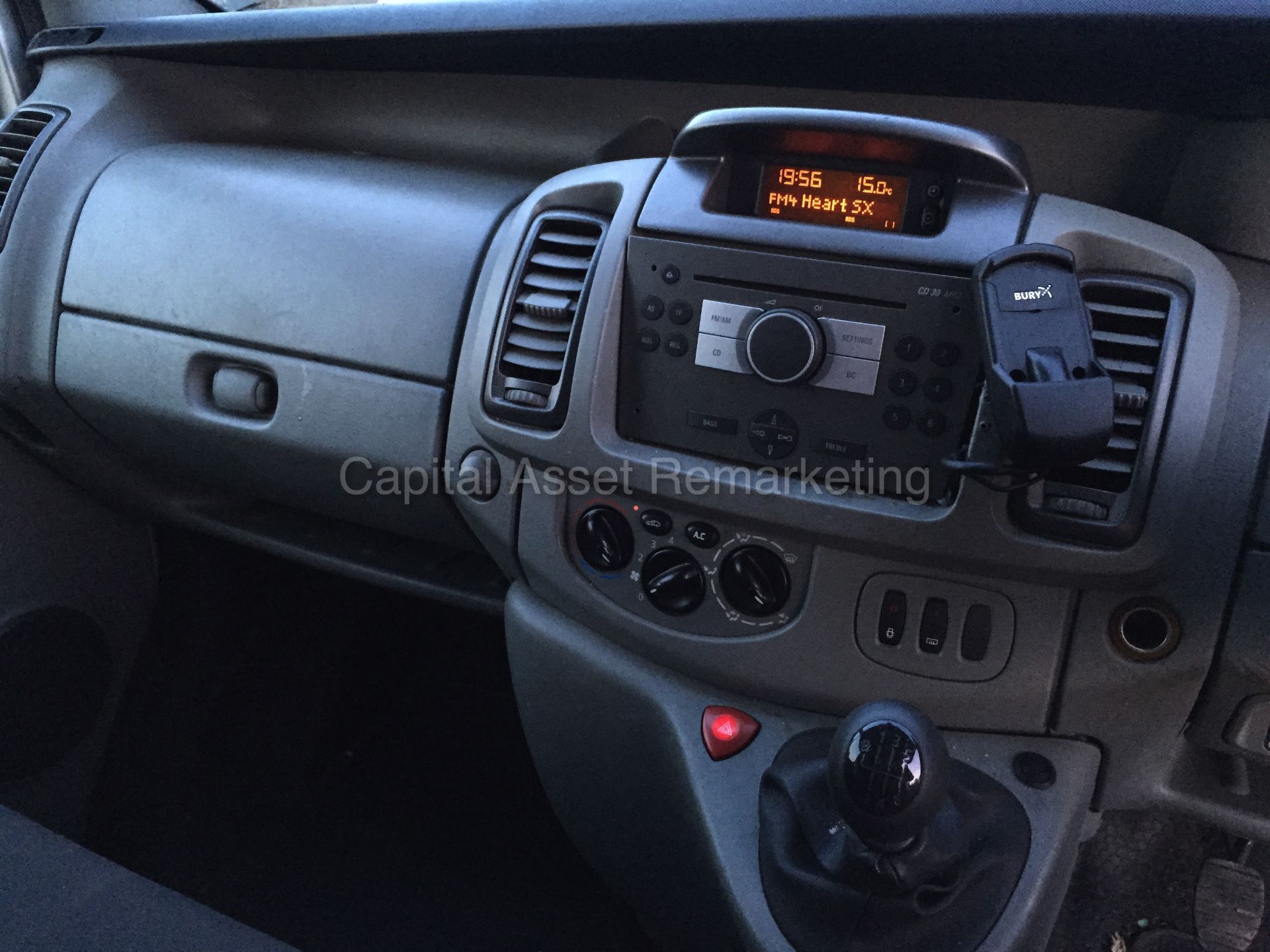 VAUXHALL VIVARO SWB (2007 - 07 REG) 2.0 CDTI - 6 SPEED  **1 COMPANY OWNER FROM NEW - GENUINE MILES** - Image 15 of 17