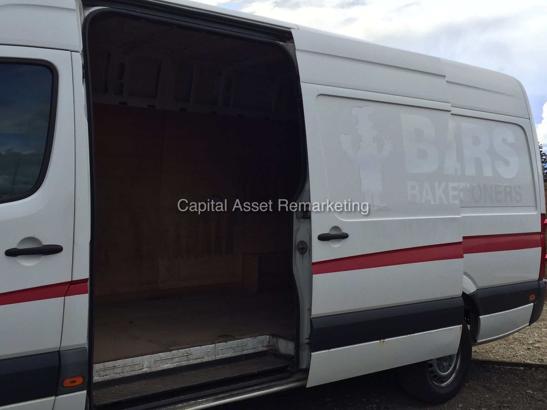 VW CRAFTER CR35 2.5 TDI 109 (2010 - 59 REG) LWB HI-ROOF (2.5 TDI - 109 BHP - 6 SPEED)  **NO VAT** - Image 11 of 17