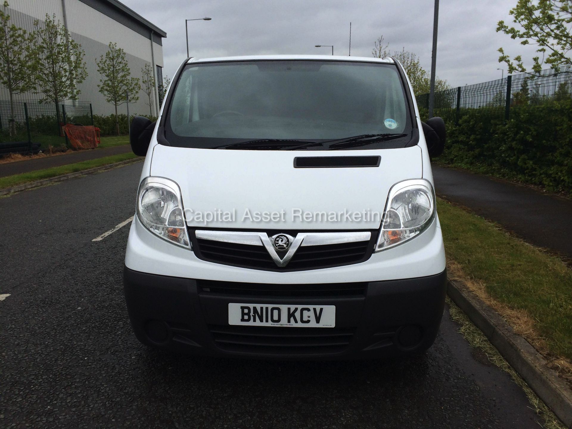 VAUXHALL VIVARO 2.0 CDTI SWB (2010 - 10 REG)  3+3 SEATS  **LOOK** - Image 2 of 13