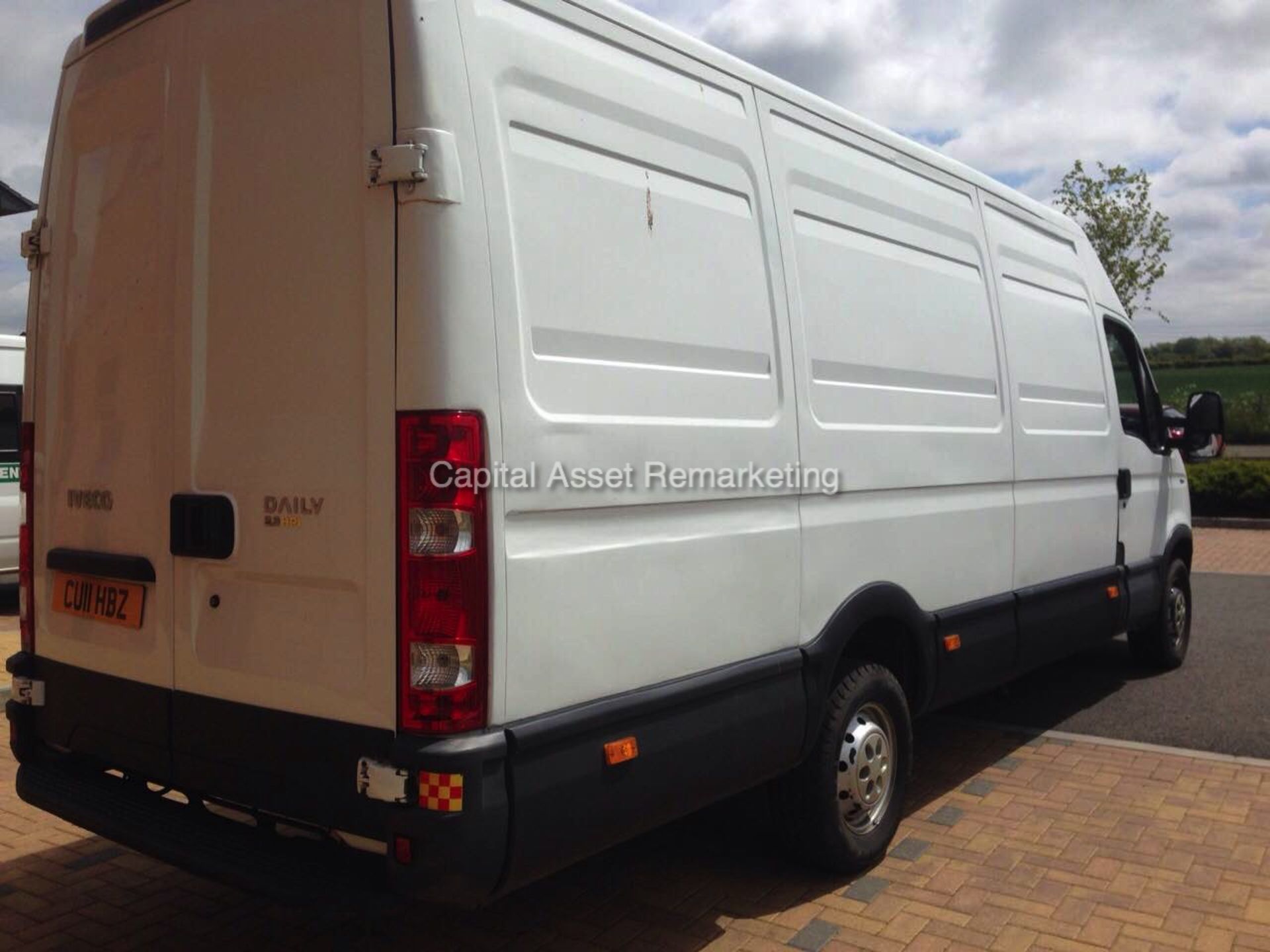 IVECO DAILY 35S11 2.3 HPI (2011 - 11 REG) LWB HI-ROOF  **58,800 MILES ONLY** - Image 4 of 11