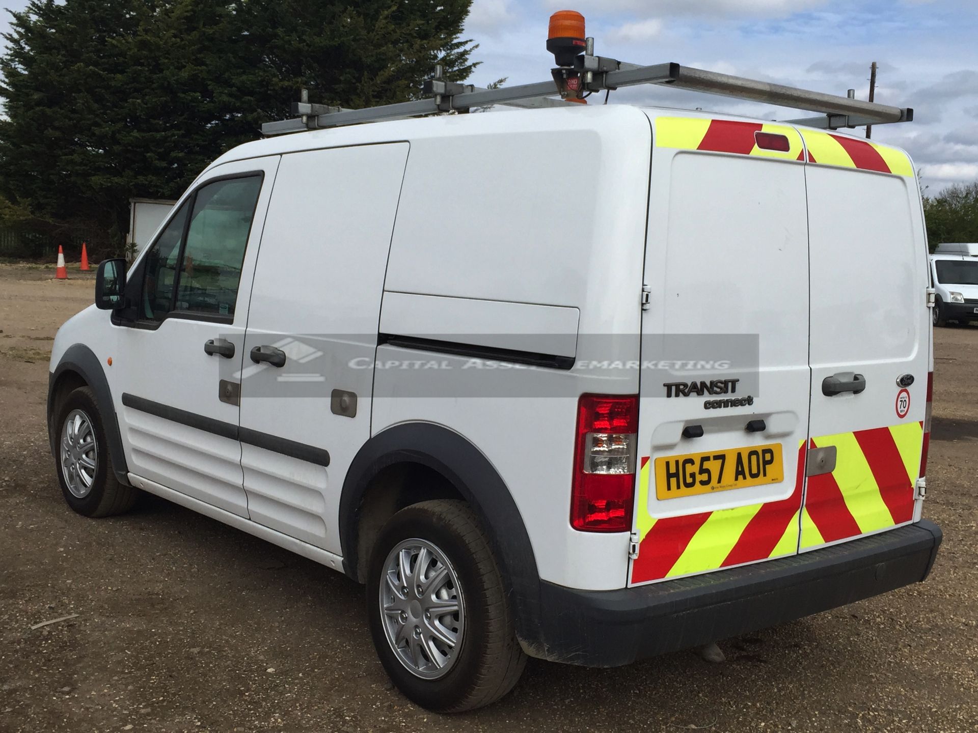 FORD TRANSIT CONNECT 1.8 TDCI (2007 - 57 REG)  **1 COMPANY OWNER - FULL SERVICE HISTORY** - Image 5 of 17