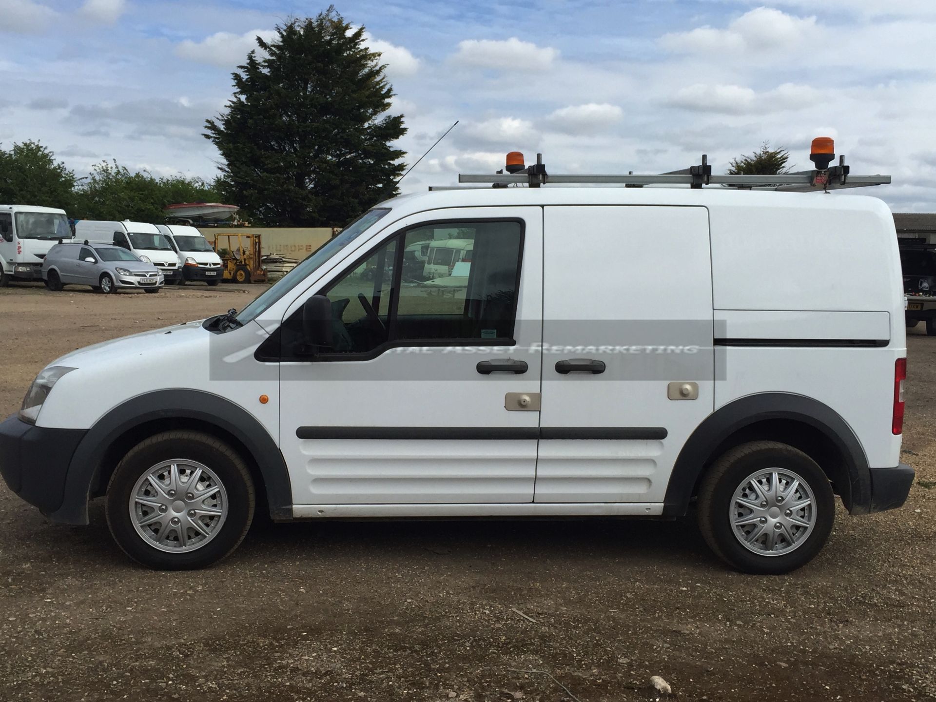 FORD TRANSIT CONNECT 1.8 TDCI (2007 - 57 REG)  **1 COMPANY OWNER - FULL SERVICE HISTORY** - Image 4 of 17