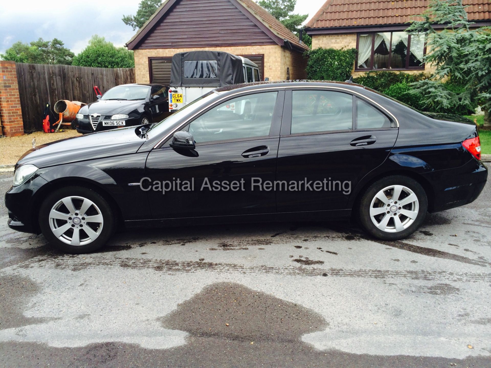 MERCEDES C220 CDI SE (2011 - 11 REG)  204 BHP 'BLUE EFFICIENCY' COMMAND SAT-NAV  **MERCEDES DIRECT** - Image 5 of 16