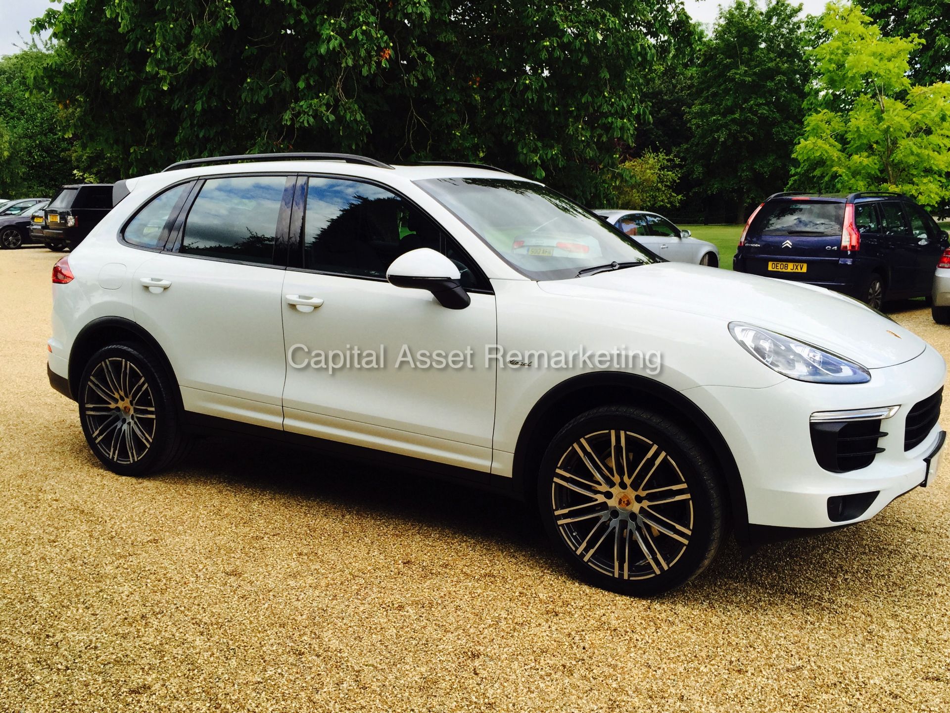 PORSCHE CAYENNE 3.0 V6 DIESEL - 265 BHP - 8 SPEED AUTO (2015 - 15 REG)  *VERY HIGH SPEC - NEW MODEL* - Image 7 of 60