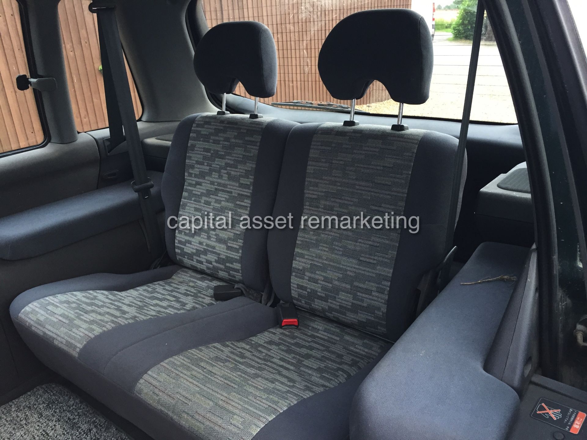 MITSUBISHI RVR 4X4 AIR CON ELEC WINDOWS ELEC MIRROIRS **AUTO**
FIRST REGISTERED IN 2000 - Image 6 of 14