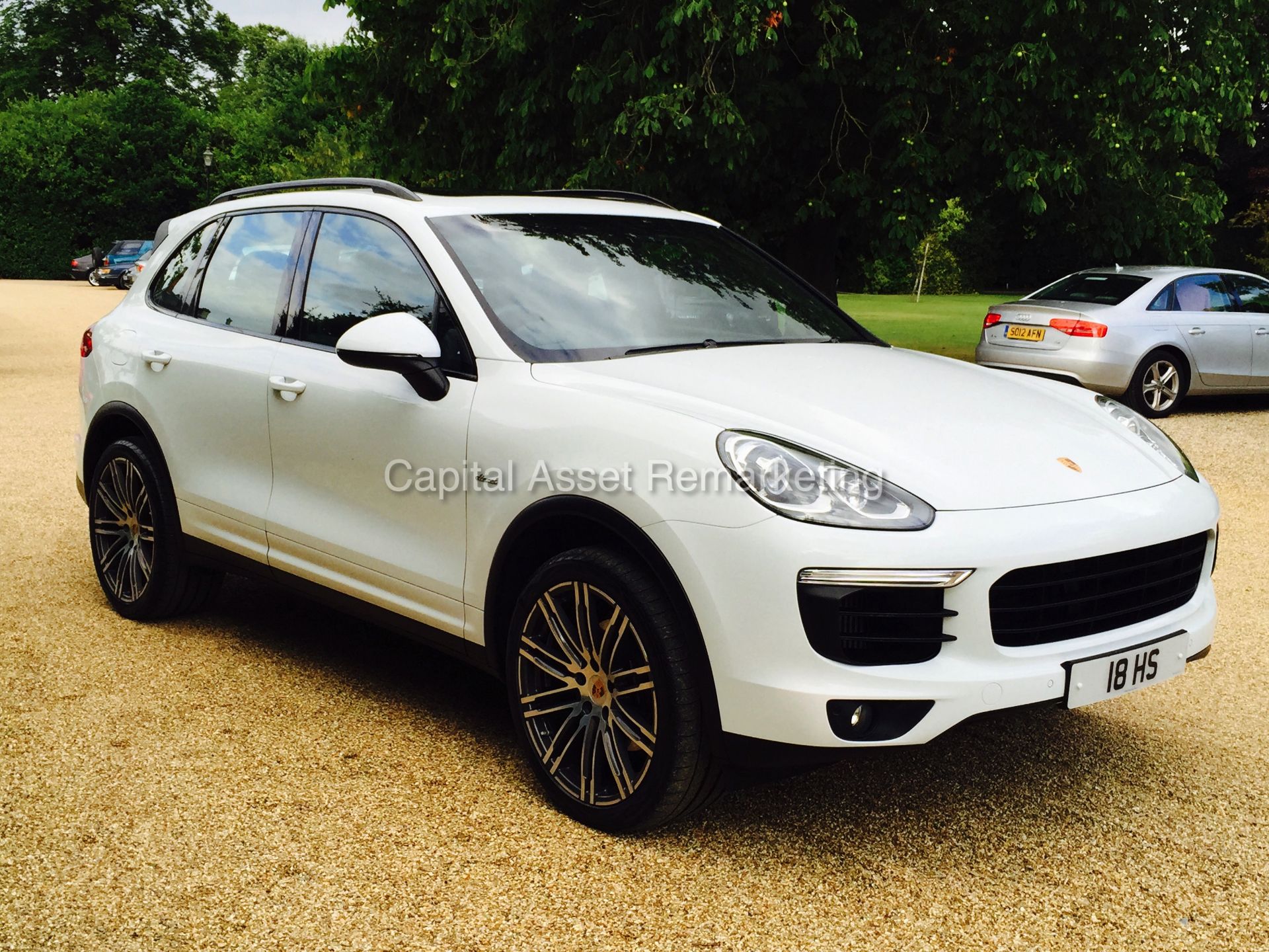 PORSCHE CAYENNE 3.0 V6 DIESEL - 265 BHP - 8 SPEED AUTO (2015 - 15 REG)  *VERY HIGH SPEC - NEW MODEL* - Image 8 of 60