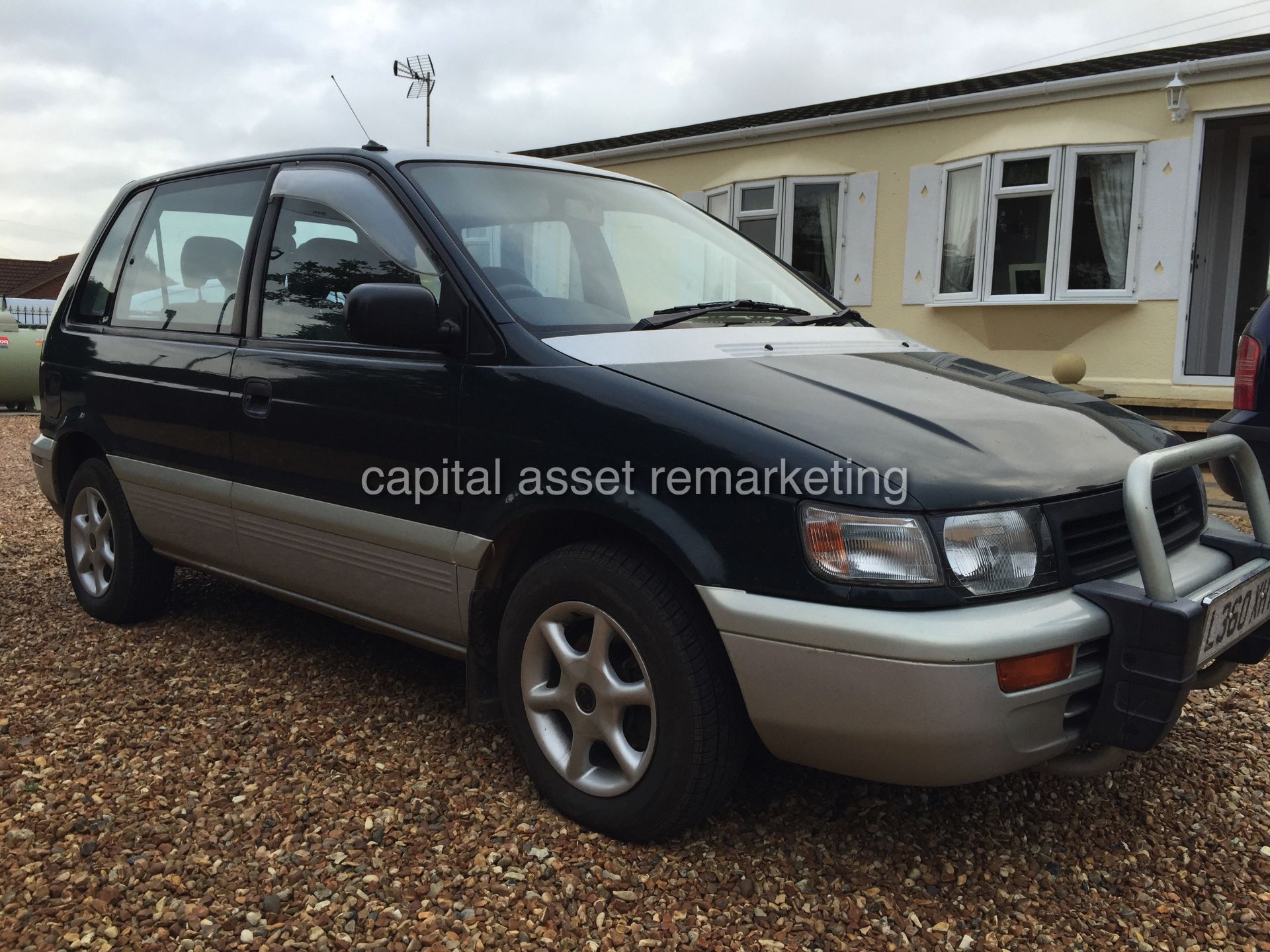 MITSUBISHI RVR 4X4 AIR CON ELEC WINDOWS ELEC MIRROIRS **AUTO**
FIRST REGISTERED IN 2000 - Image 2 of 14