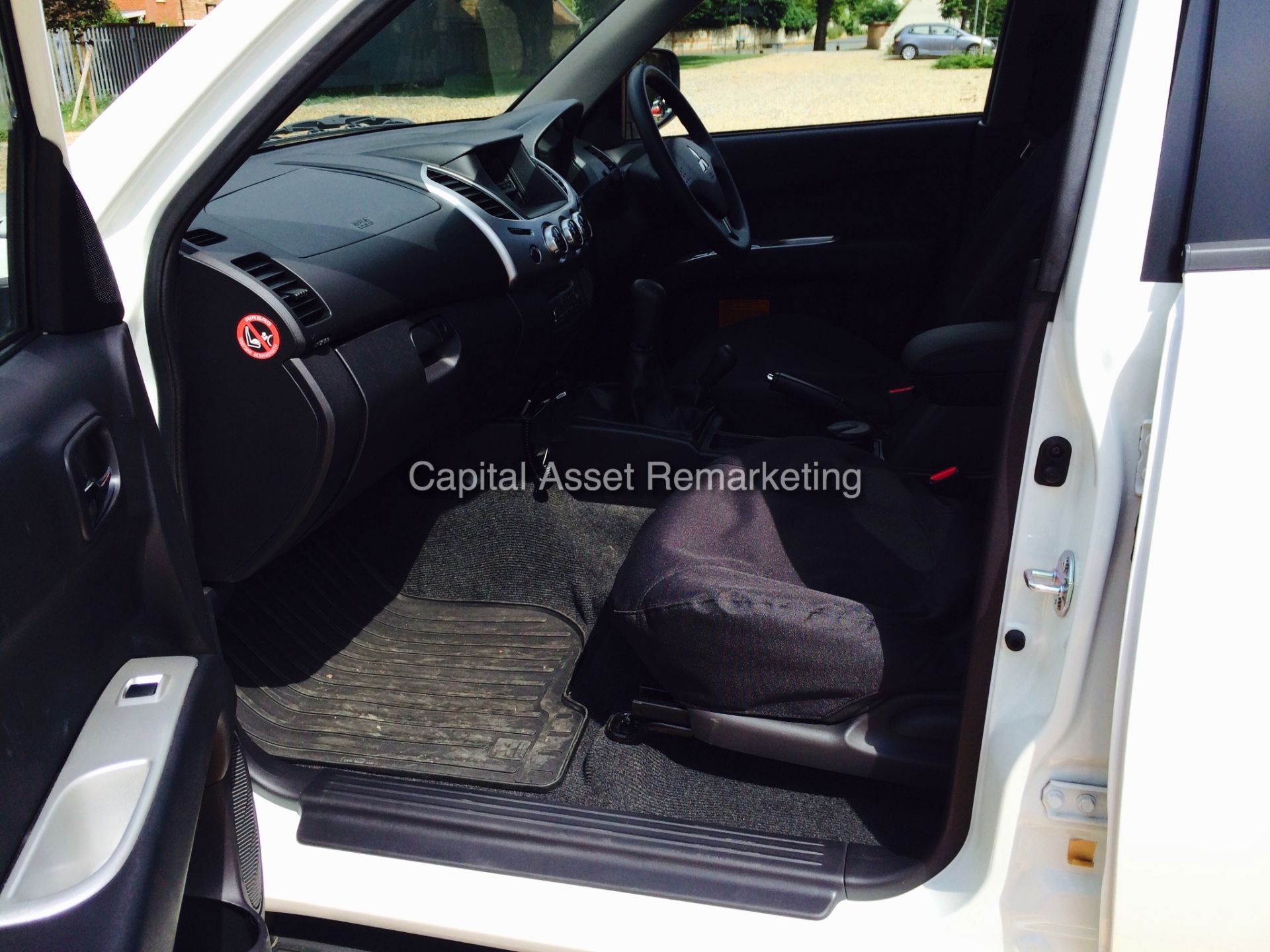 MITSUBISHI L200 'TROJAN' D/CAB PICK-UP (2015 - 15 REG)  **BRAND NEW - DELIVERY MILES** (HIGH SPEC) - Image 15 of 21