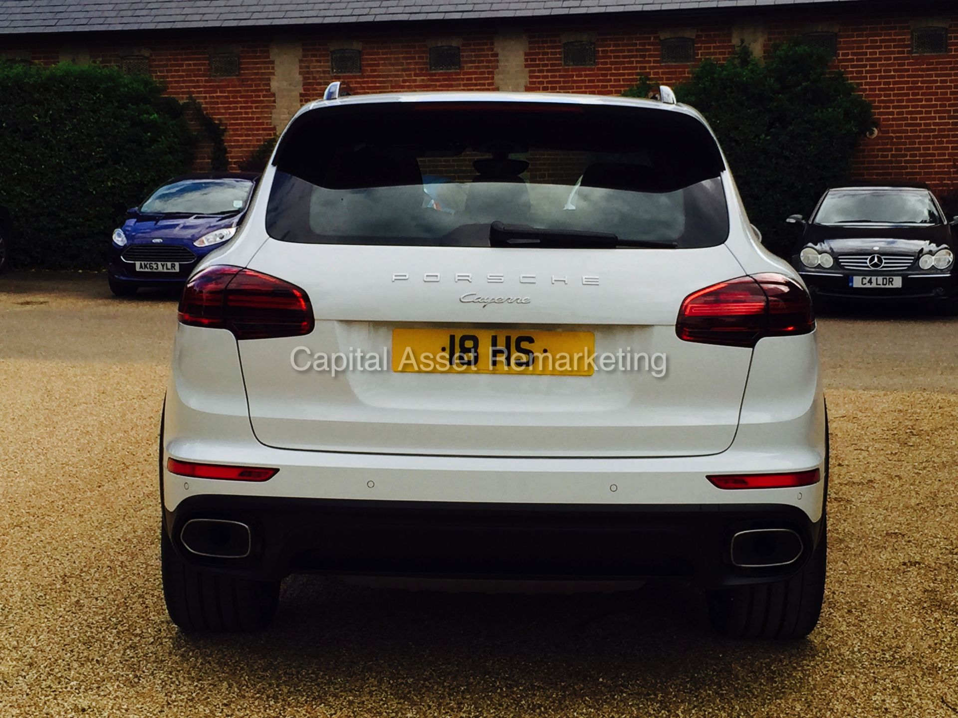 PORSCHE CAYENNE 3.0 V6 DIESEL - 265 BHP - 8 SPEED AUTO (2015 - 15 REG)  *VERY HIGH SPEC - NEW MODEL* - Image 5 of 60