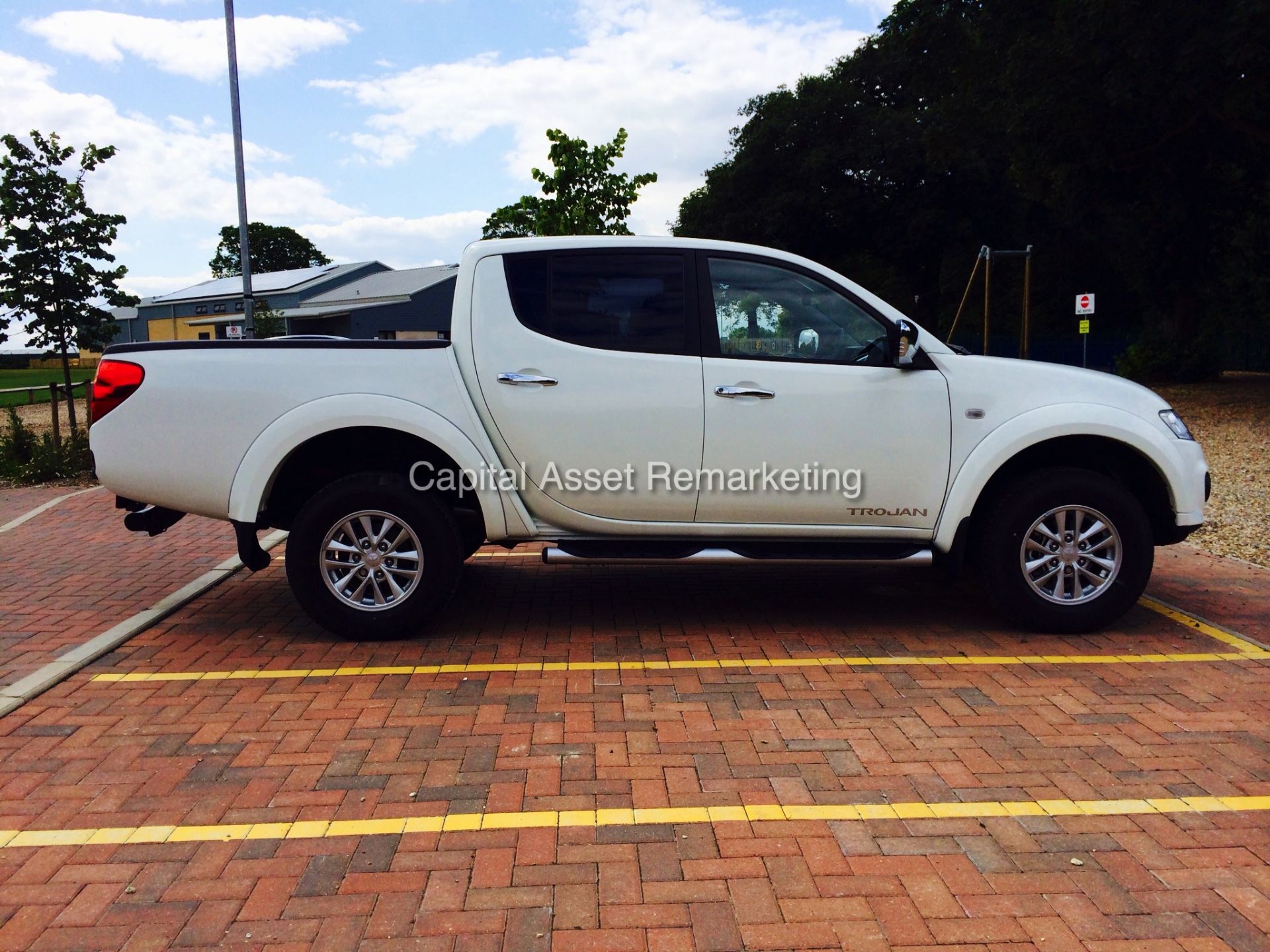 MITSUBISHI L200 'TROJAN' D/CAB PICK-UP (2015 - 15 REG)  **BRAND NEW - DELIVERY MILES** (HIGH SPEC) - Image 4 of 21