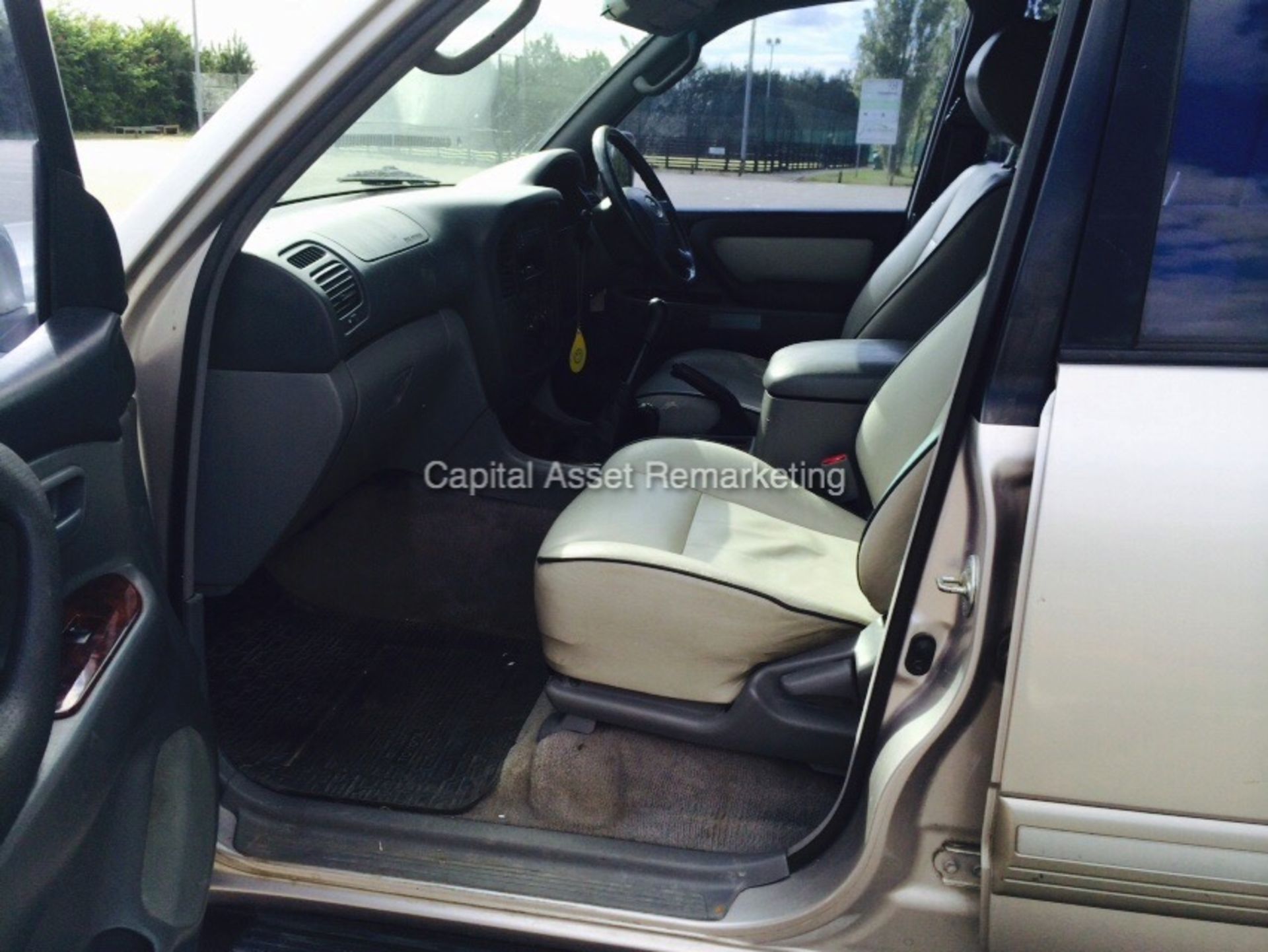 TOYOTA LANDCRUISER 'AMAZON' GX (2000 - X REG) 4.2 TD - LEATHER - MANUAL  (NO VAT - SAVE 20%) - Image 9 of 17