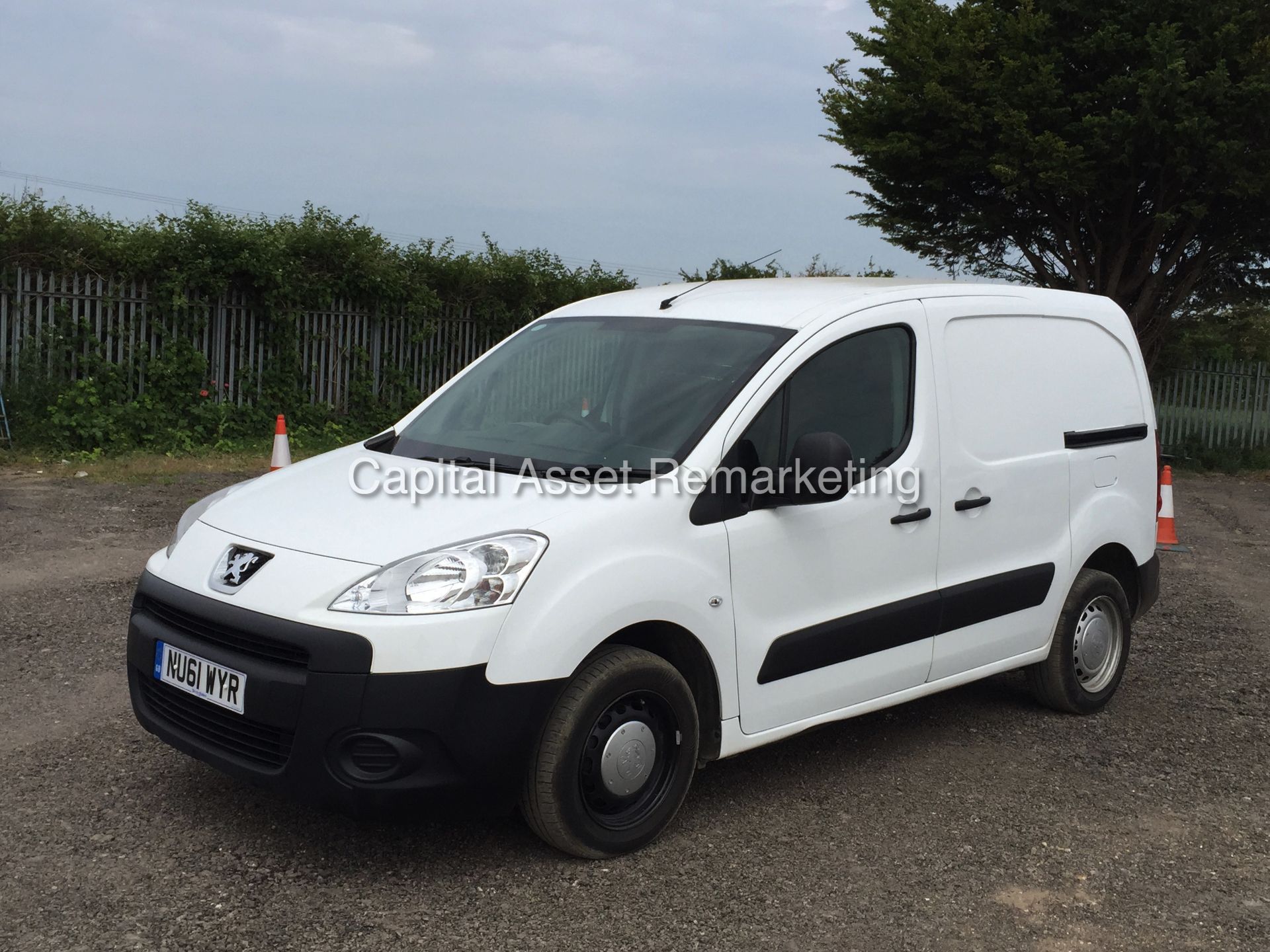 PEUGEOT PARTNER 850 'S' (2011 - 61 REG) ***1 COMPANY OWNER FROM NEW*** - Image 5 of 25