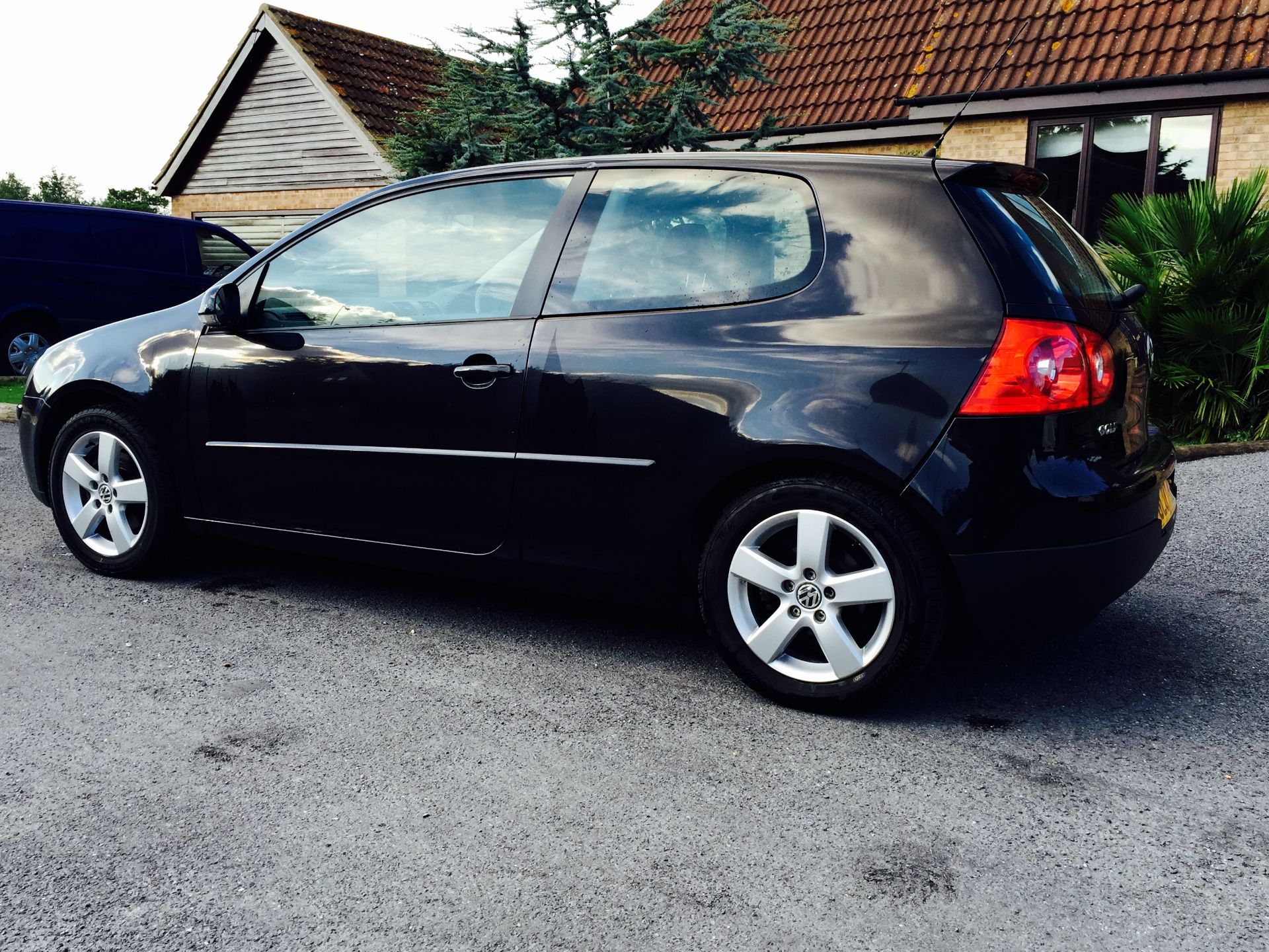 VW GOLF 'SPORT' HATCHBACK (2007 - 07 REG) 2.0 TDI - 140 BHP - 6 SPEED  (NO VAT - SAVE 20%) - Image 3 of 10