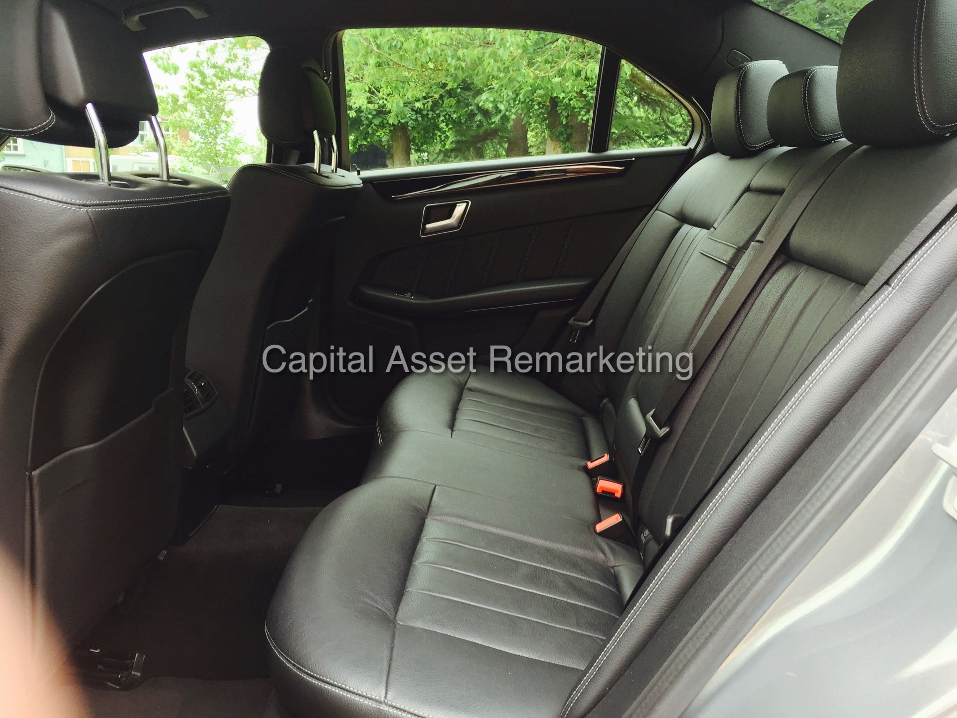 MERCEDES-BENZ E220 CDI 'BLUETEC' (2014 - 64 REG) LEATHER - AUTO - SAT NAV (1 OWNER FROM NEW) - Image 13 of 17