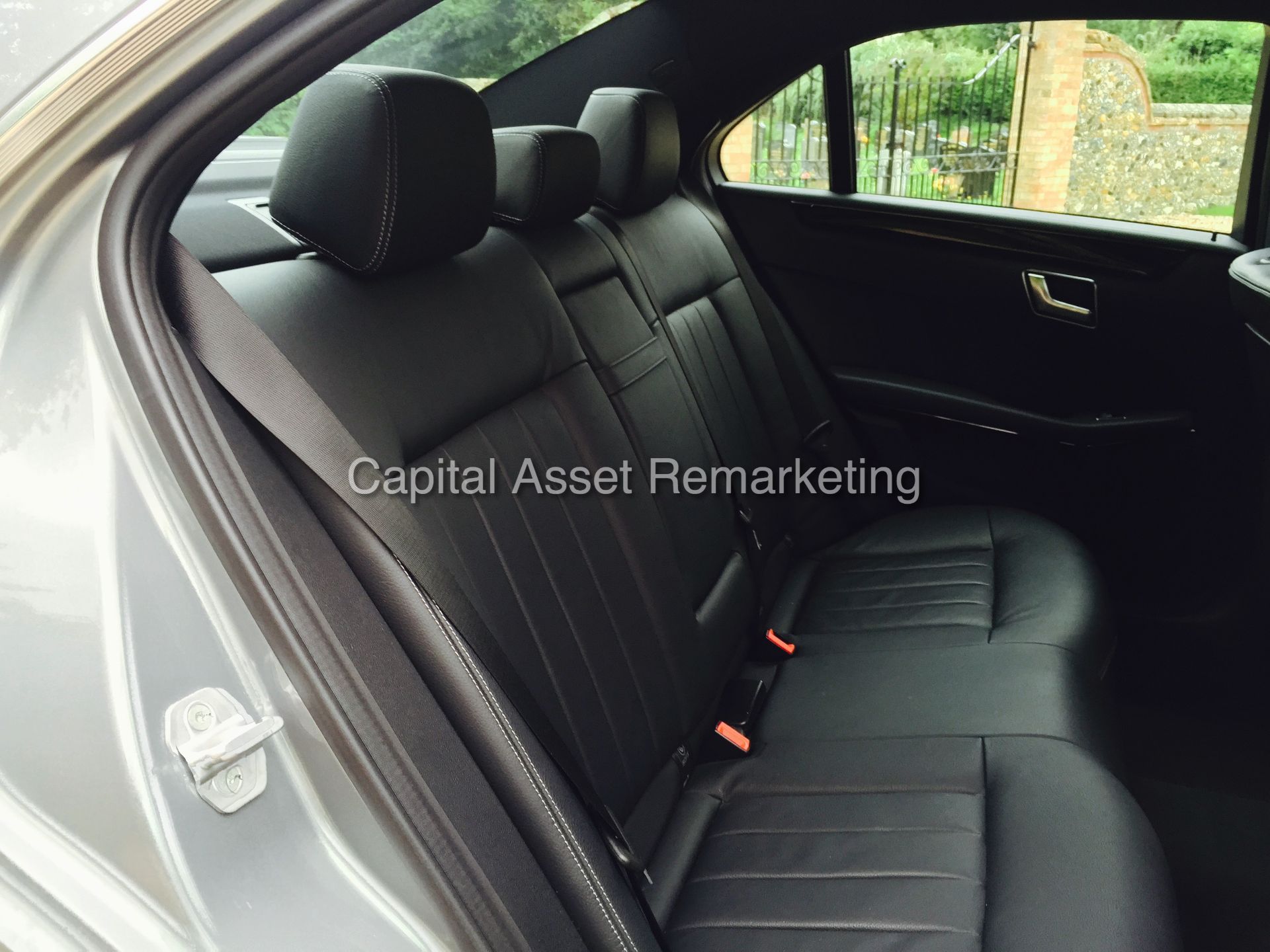 MERCEDES-BENZ E220 CDI 'BLUETEC' (2014 - 64 REG) LEATHER - AUTO - SAT NAV (1 OWNER FROM NEW) - Image 14 of 17