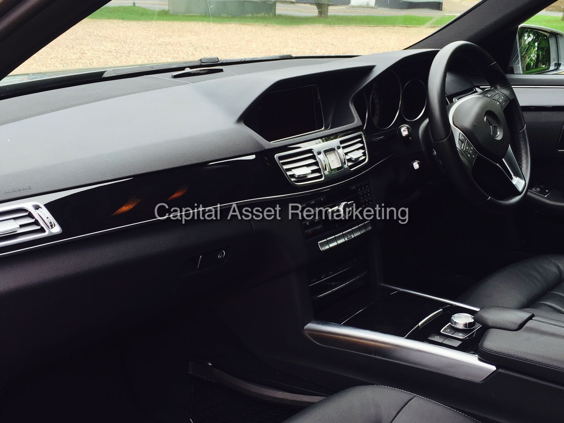 MERCEDES-BENZ E220 CDI 'BLUETEC' (2014 - 64 REG) LEATHER - AUTO - SAT NAV (1 OWNER FROM NEW) - Image 11 of 17