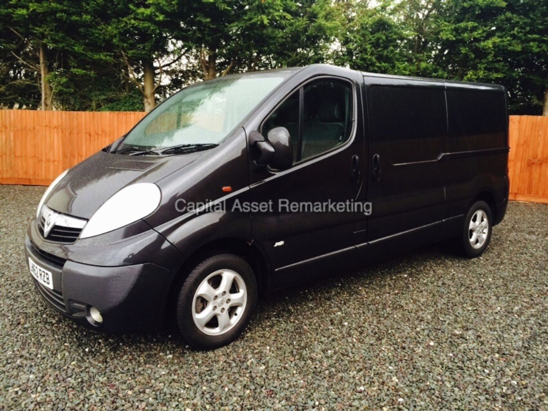 VAUXHALL VIVARO 'SPORTIVE' (2012 - 62 REG) 2.0 CDTI - 6 SPEED - AIR CON - Bild 3 aus 11