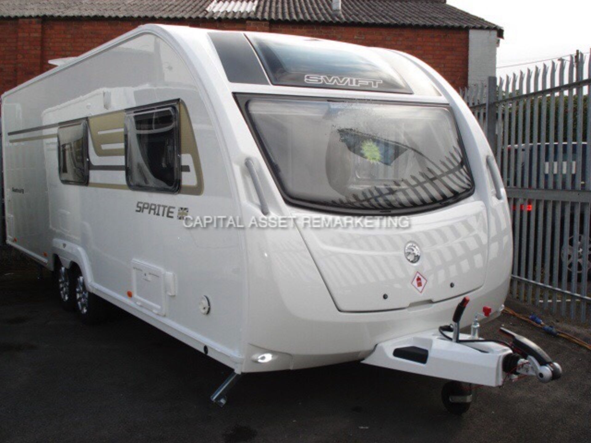 SWIFT 'SPRITE - QUATTRO FB' 6 BERTH 'LUXURY' TOURING CARAVAN   (1 CAREFUL OWNER FROM NEW) - Image 2 of 11