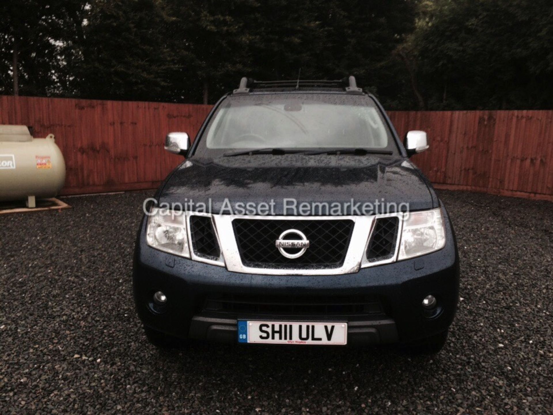 NISSAN NAVARA 'TEKNA' DOUBLE CAB PICK-UP (2011 - 11 REG) 2.5 DCI - 188 PS - 6 SPEED - LEATHER - A/C - Image 2 of 12