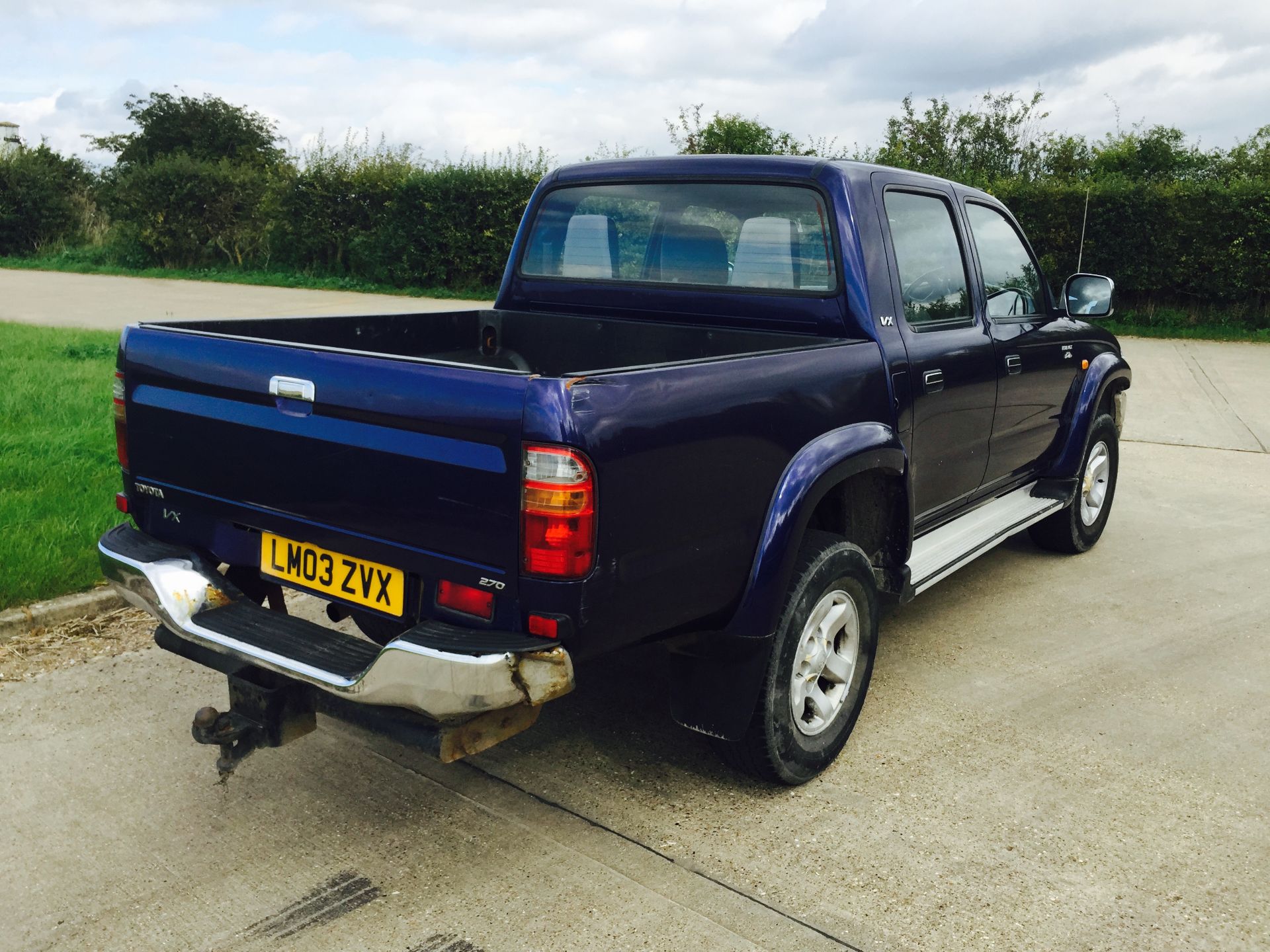 TOYOTA HILUX *VX MODEL* 2.5 2003(03) REG **AIR CON** COMPANY OWNED ONLY COVERED 85,099 MILES - Image 3 of 8