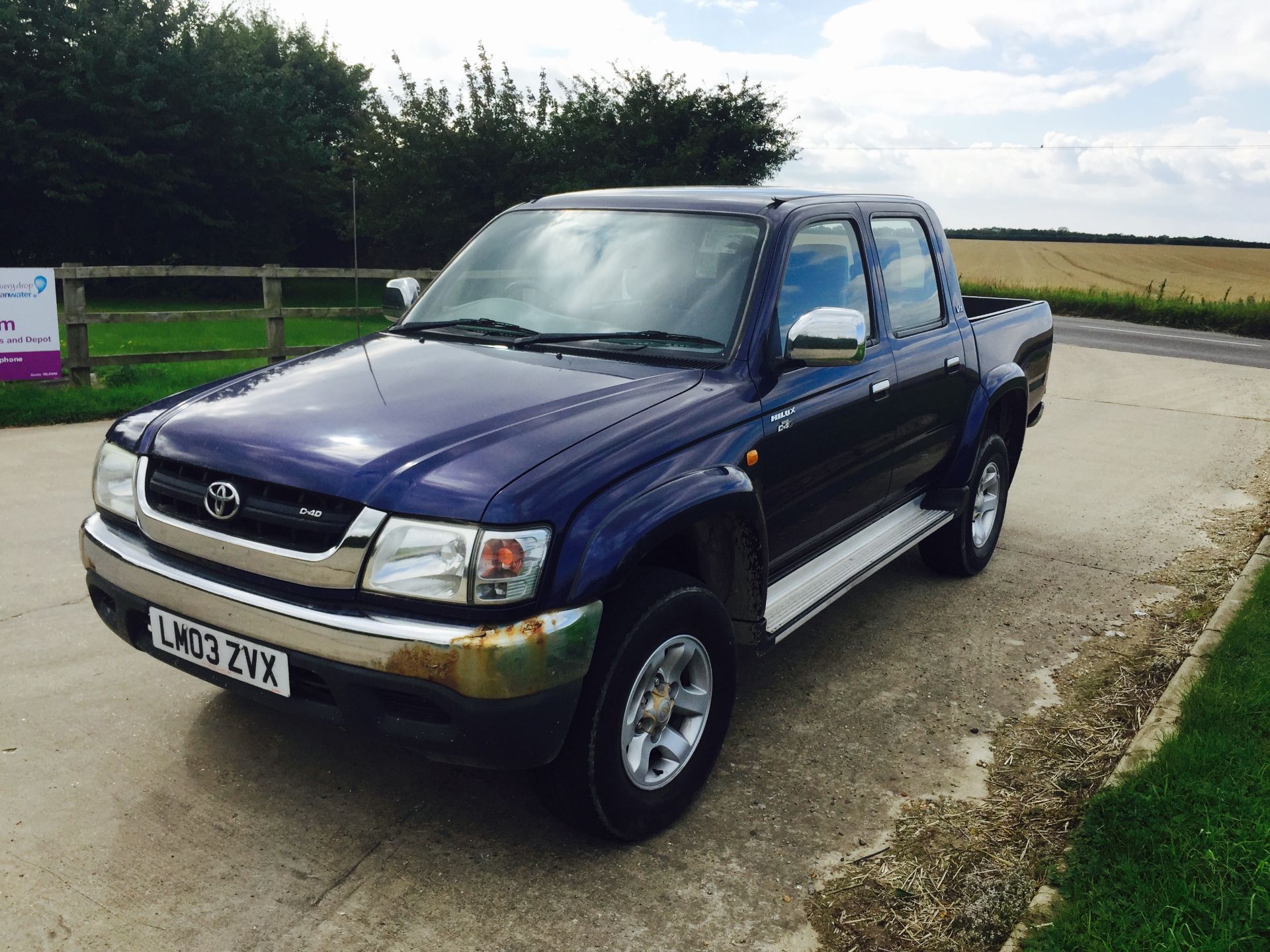 TOYOTA HILUX *VX MODEL* 2.5 2003(03) REG **AIR CON** COMPANY OWNED ONLY COVERED 85,099 MILES - Image 2 of 8