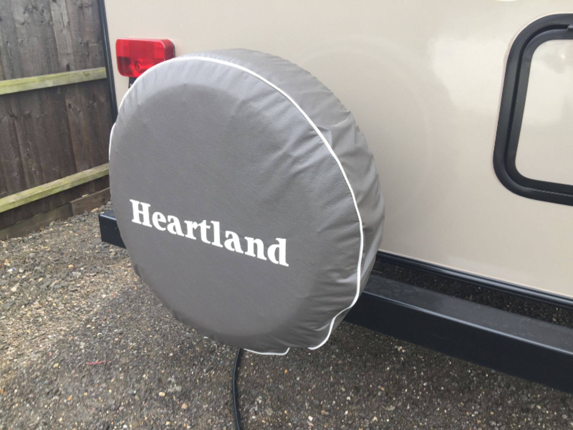 HEARTLAND SUNDANCE XLT ULTRA LIGHT **BRAND NEW** AIR CON,ALLOY WHEELS,WINTER PACK,**2015** - Image 9 of 39