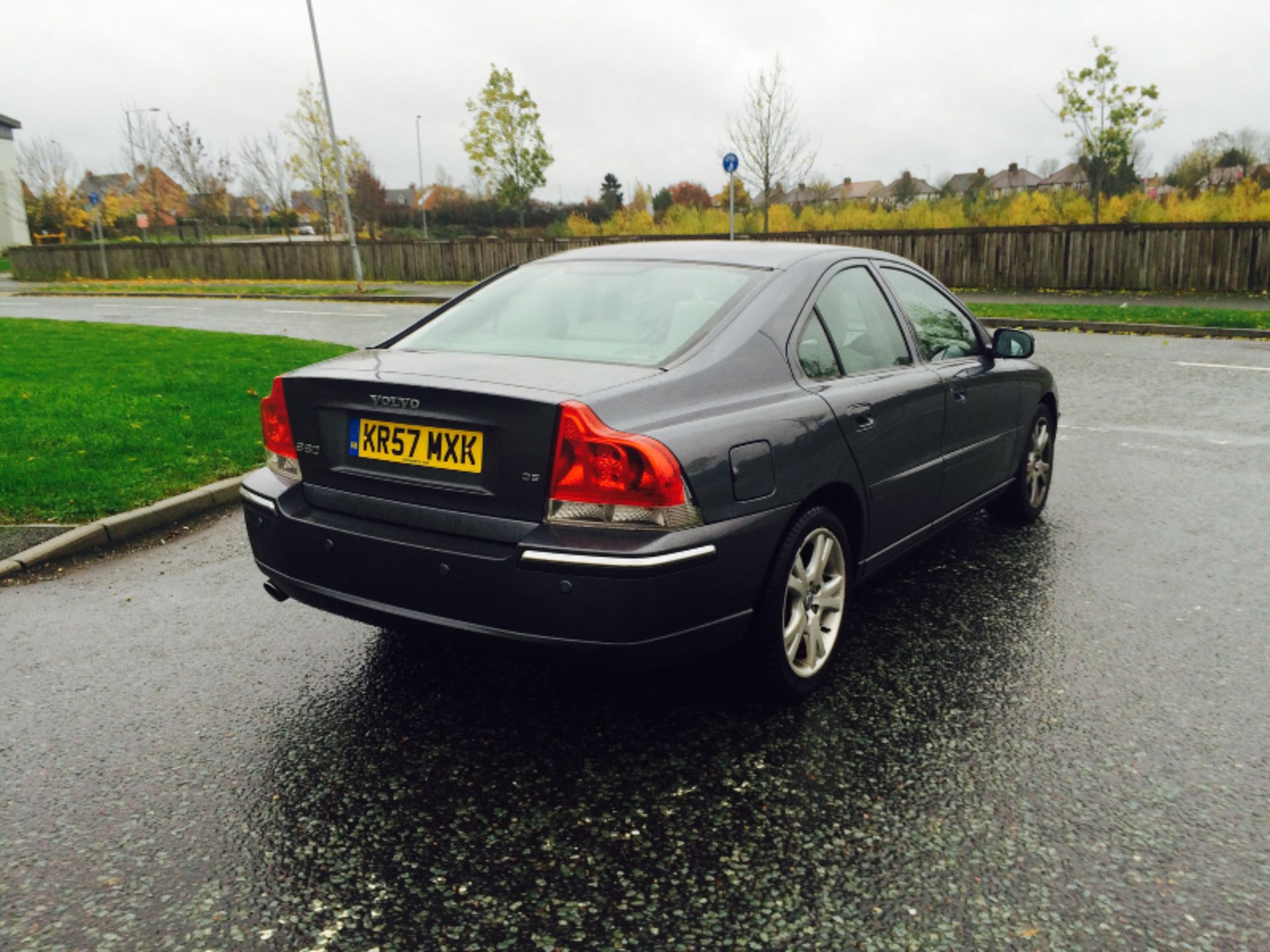 VOLVO S60 LUX (SE) D5 DIESEL SALLON - 57 REG - 2008 MODEL - LEATHER - MASSIVE SPEC - NO VAT!!! - Image 2 of 12