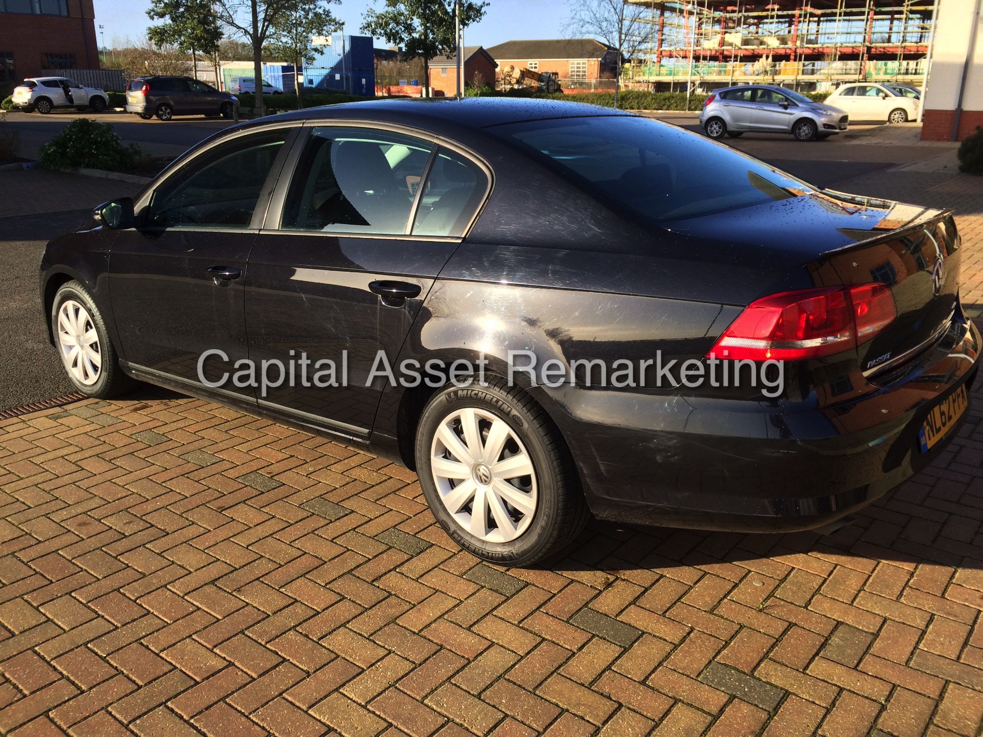 On Sale ! VW PASSAT 'SALOON' (2013 SPEC) 1.6 TDI - 6 SPEED 'BLUEMOTION' (1 OWNER - AIR CON) - Image 7 of 19