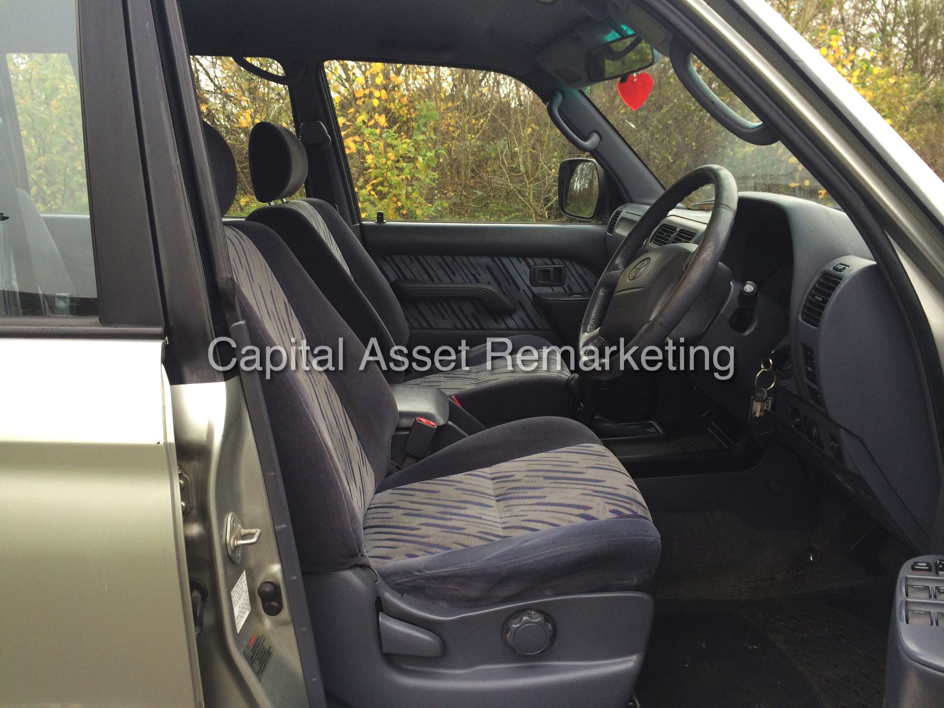 TOYOTA LANDCRUISER COLORADO 'GX AUTO' 3.0Ltr TD (1999 - T REG) 7 SEATER - AIR CON - NO VAT TO PAY !! - Image 7 of 23