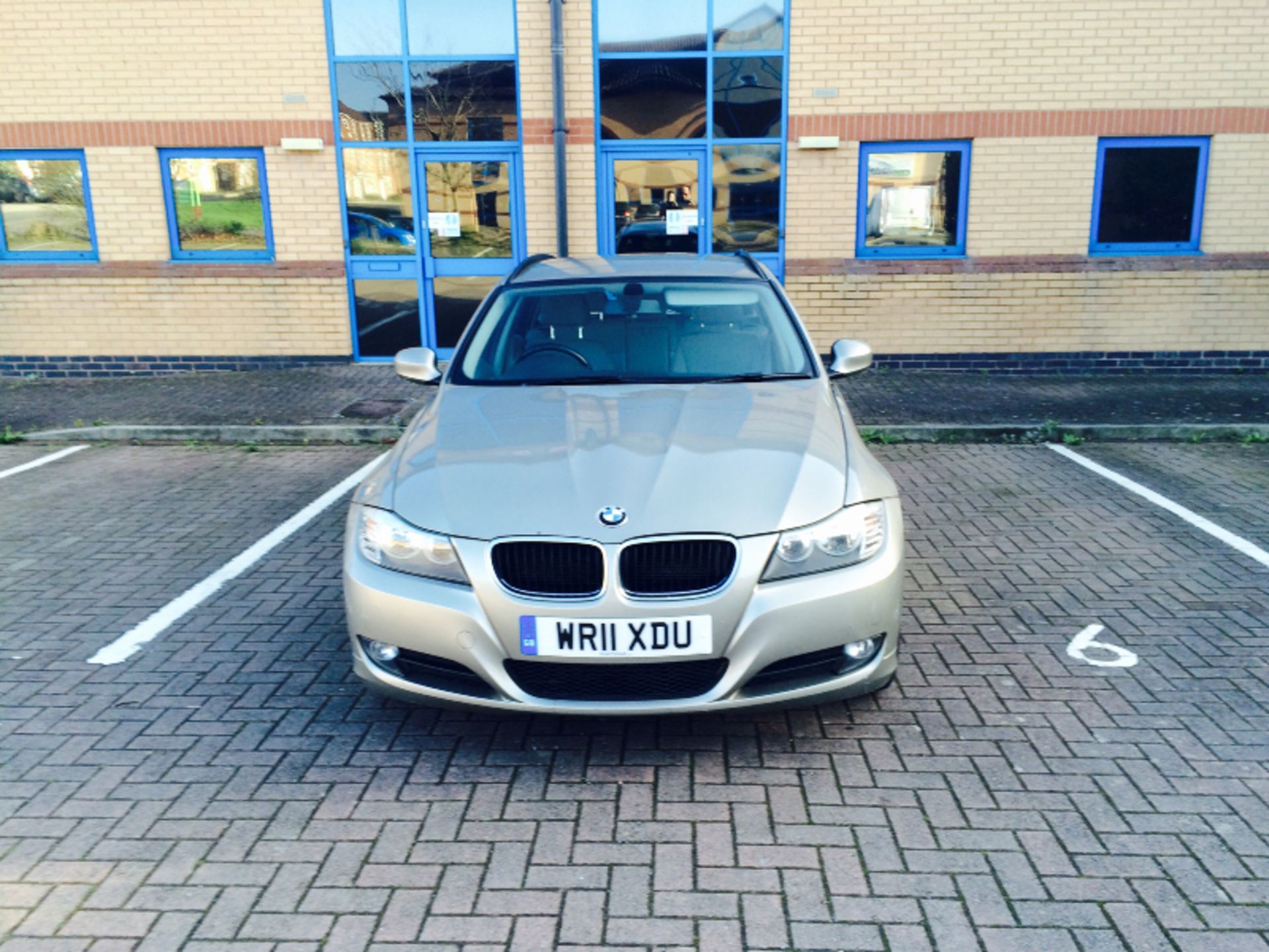 ON SALE ! BMW 318D DIESEL (2011 - 11 REG) 'SERVICE HISTORY BY BMW' START / STOP - AIR CON - EURO 5 - Image 2 of 15