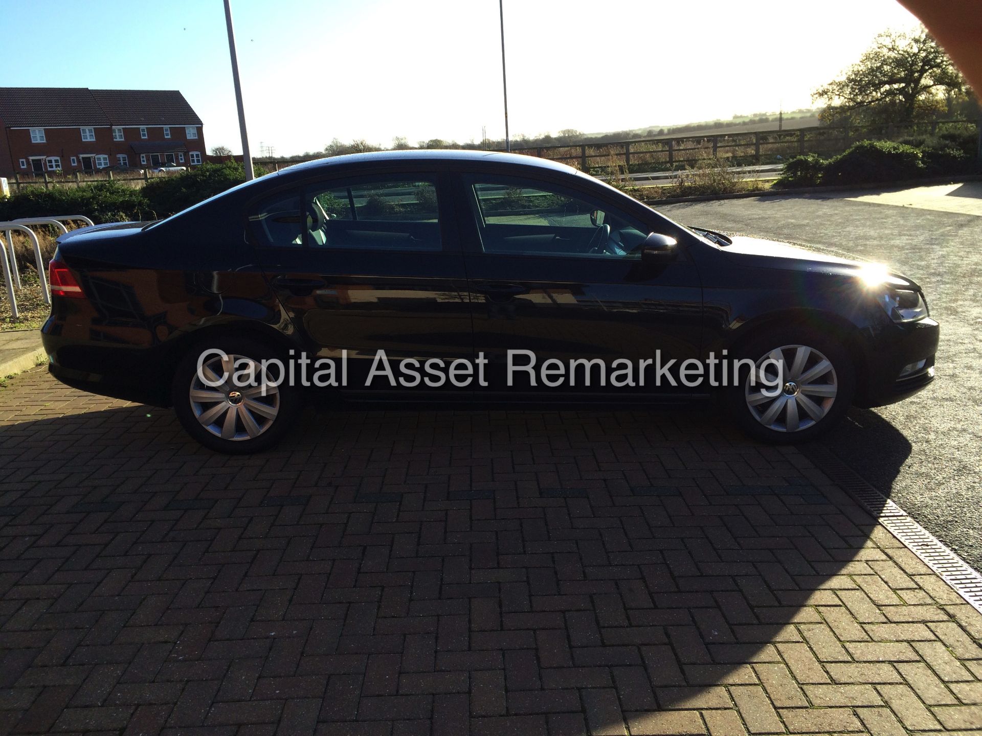 On Sale ! VW PASSAT 'SALOON' (2013 SPEC) 1.6 TDI - 6 SPEED 'BLUEMOTION' (1 OWNER - AIR CON) - Image 4 of 19