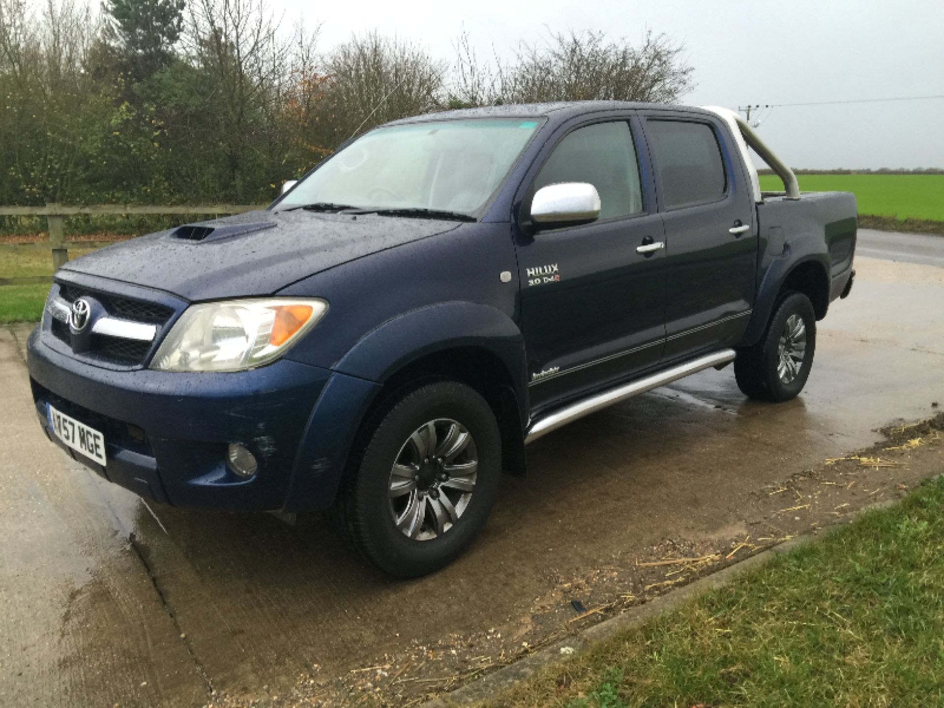 TOYOTA HILUX 3.0 INVINCIBLE D4-D A 4WD 2007(57) **A/C**FULL LEATHER TRIM** INVINCIBLE MODEL!!!!! - Image 3 of 18