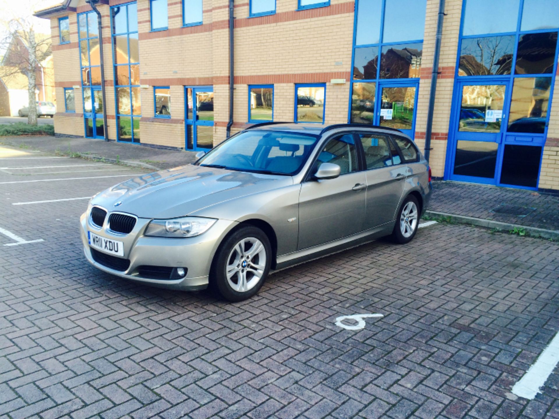 ON SALE ! BMW 318D DIESEL (2011 - 11 REG) 'SERVICE HISTORY BY BMW' START / STOP - AIR CON - EURO 5