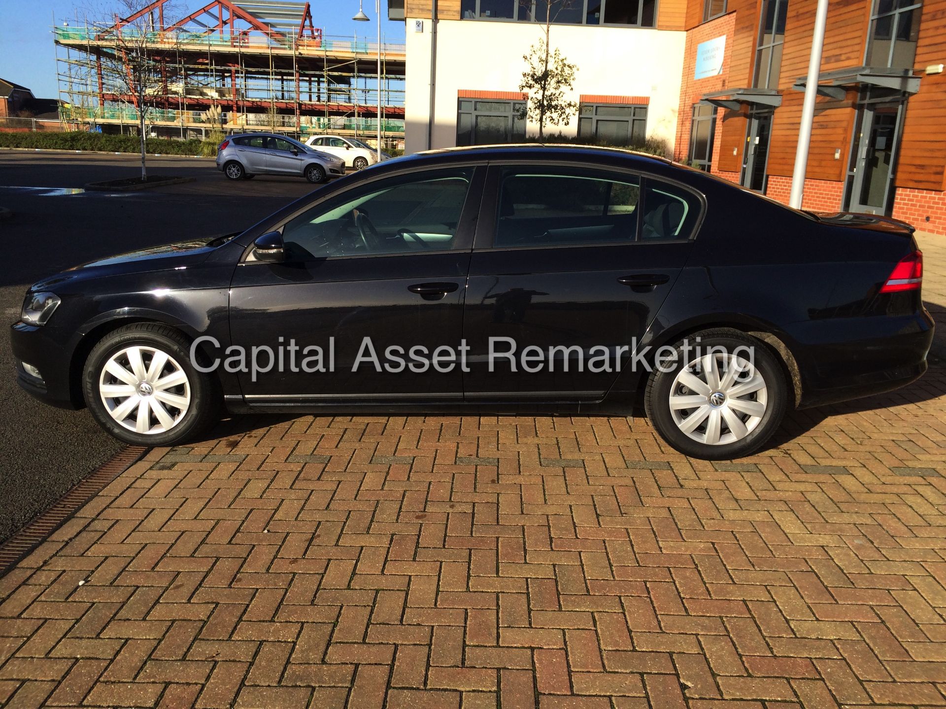 On Sale ! VW PASSAT 'SALOON' (2013 SPEC) 1.6 TDI - 6 SPEED 'BLUEMOTION' (1 OWNER - AIR CON) - Image 8 of 19